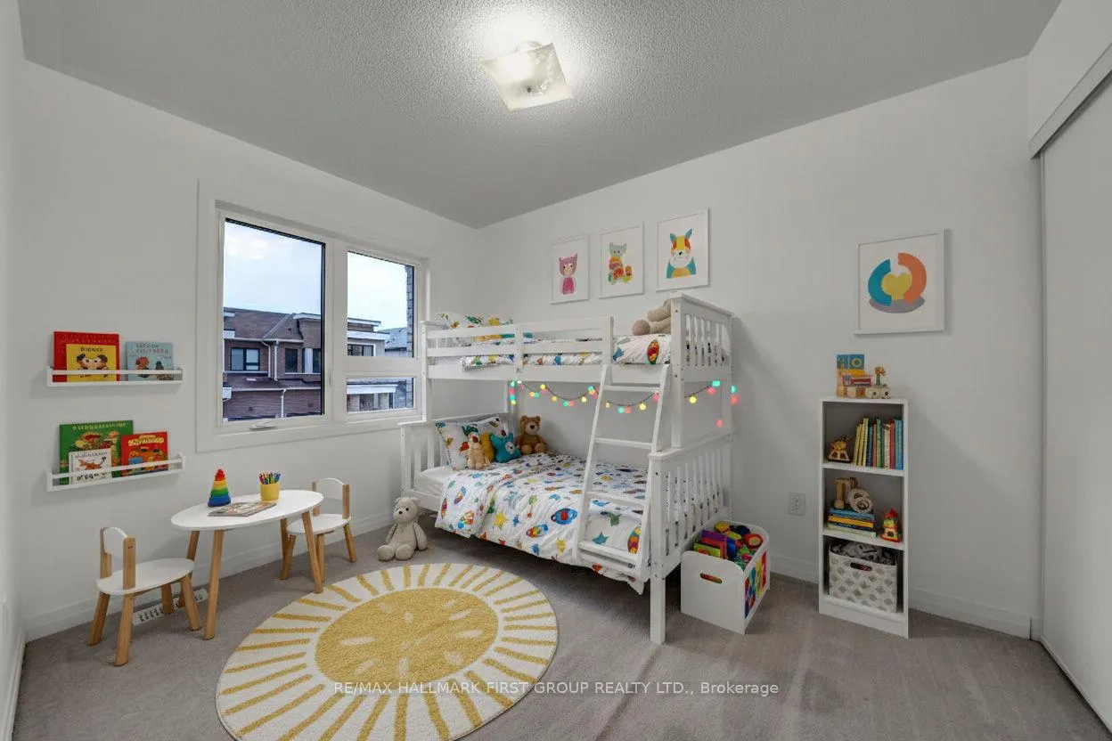 Photo 16 of 40 Caspian Square, Clarington, Bowmanville — HOMEH