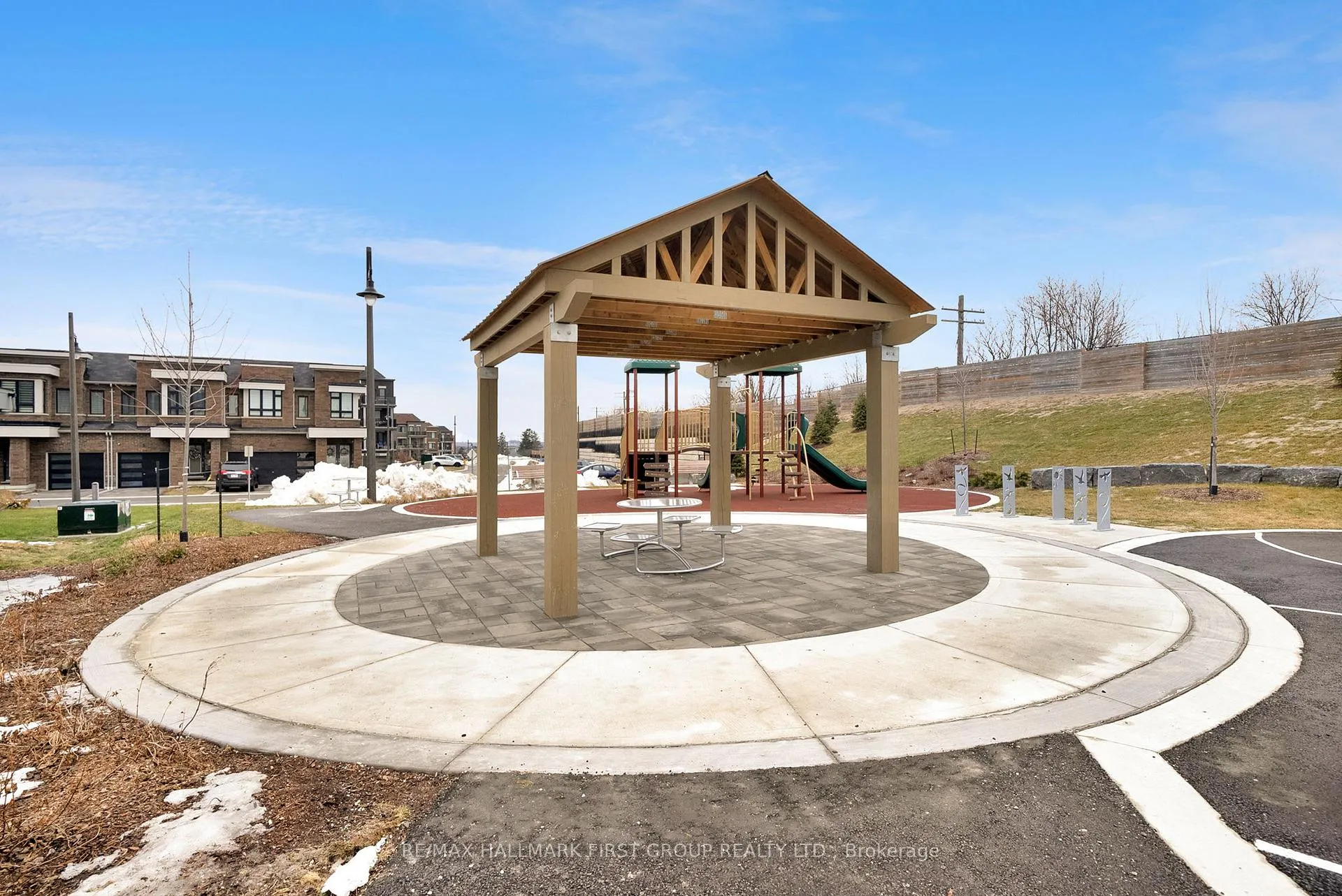 Photo 25 of 40 Caspian Square, Clarington, Bowmanville — HOMEH