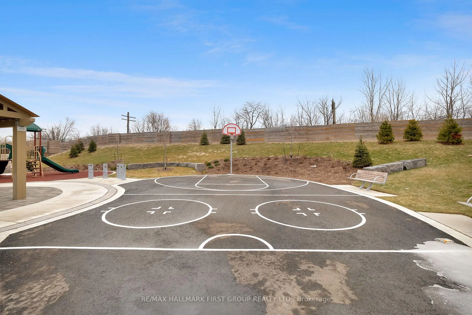 Photo 26 of 40 Caspian Square, Clarington, Bowmanville — HOMEH
