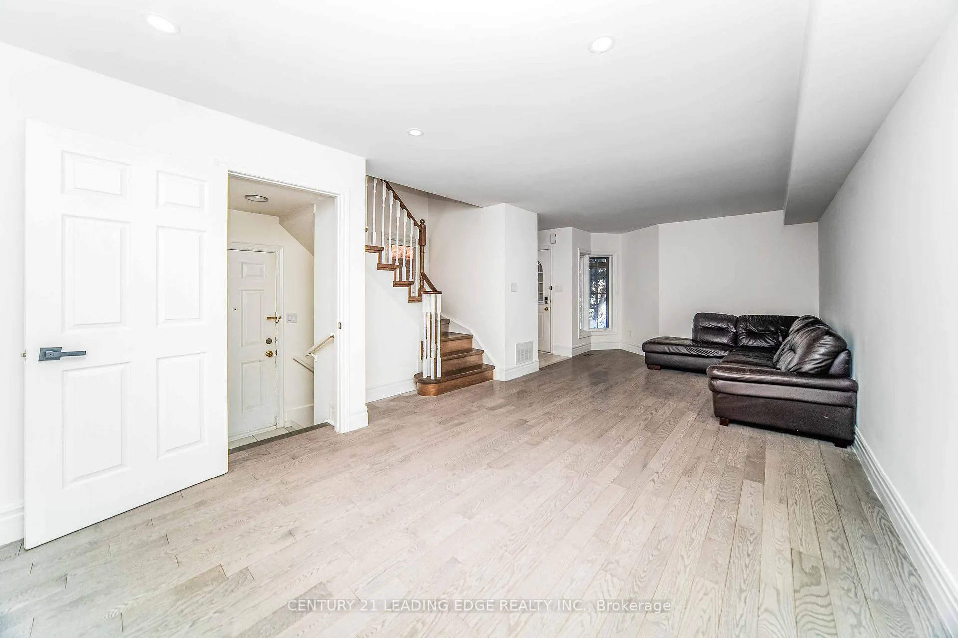 Photo 5 of 188 Milliken Meadows Drive, Markham, Milliken Mills West — HOMEH