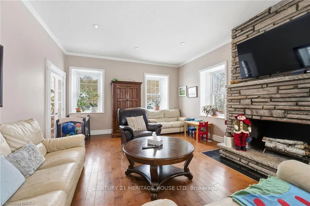 Photo 5 of 899 Keg Lane, Brant, Paris — HOMEH