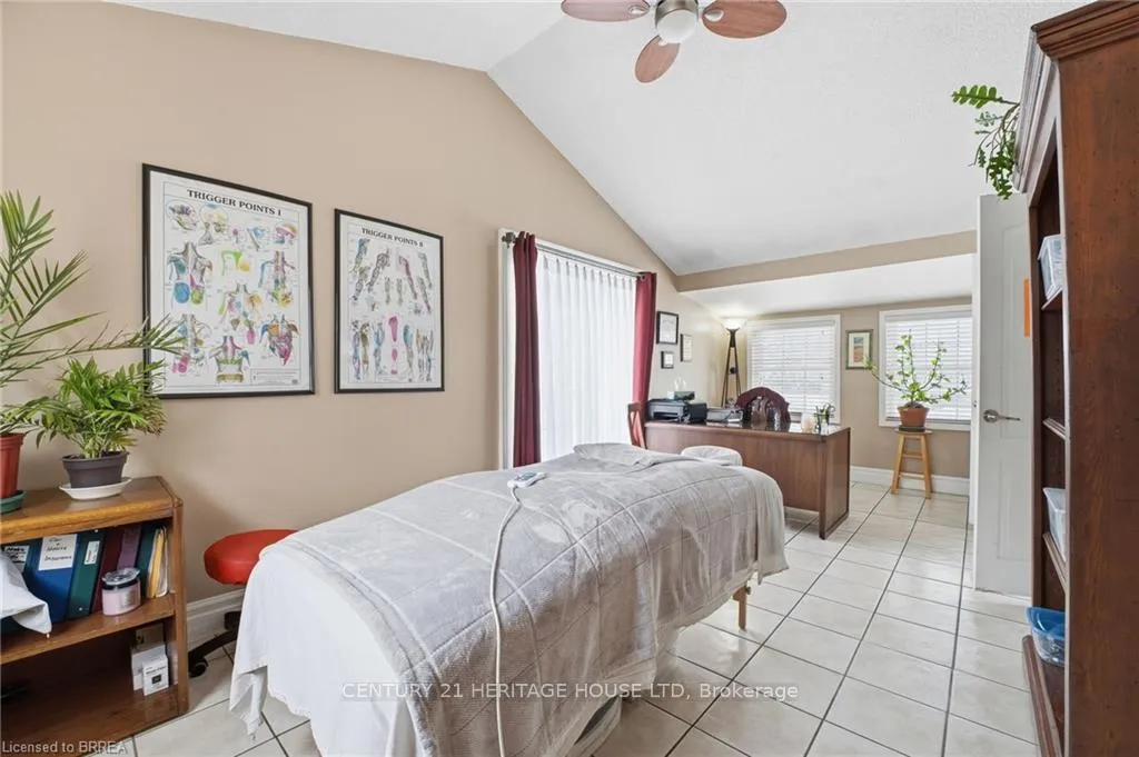 Photo 15 of 899 Keg Lane, Brant, Paris — HOMEH