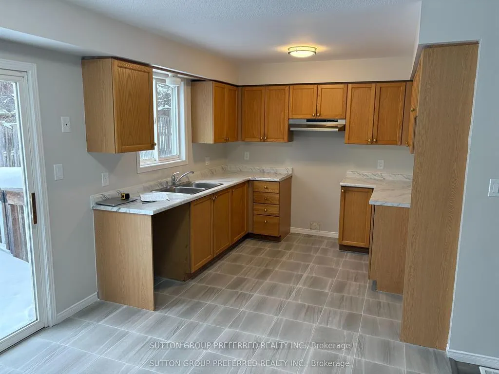 Photo 2 of Unit 2, 600 White Elm Boulevard, Waterloo — HOMEH
