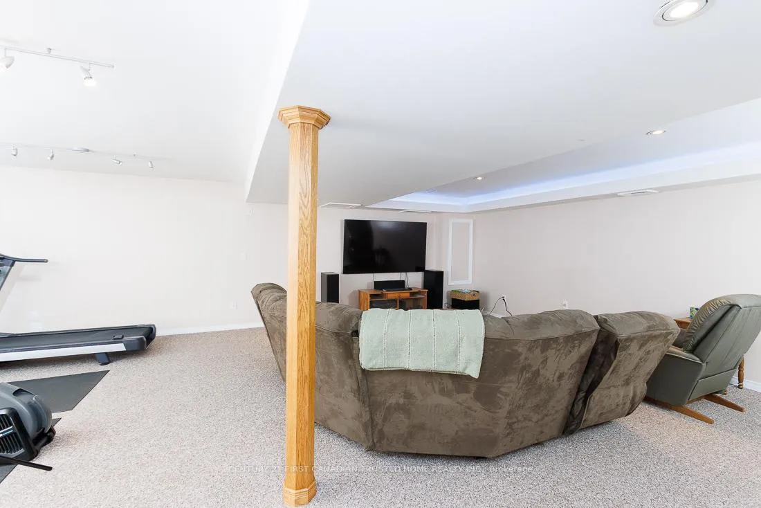 Photo 31 of 581 Harris Circle, Strathroy-Caradoc, NE — HOMEH