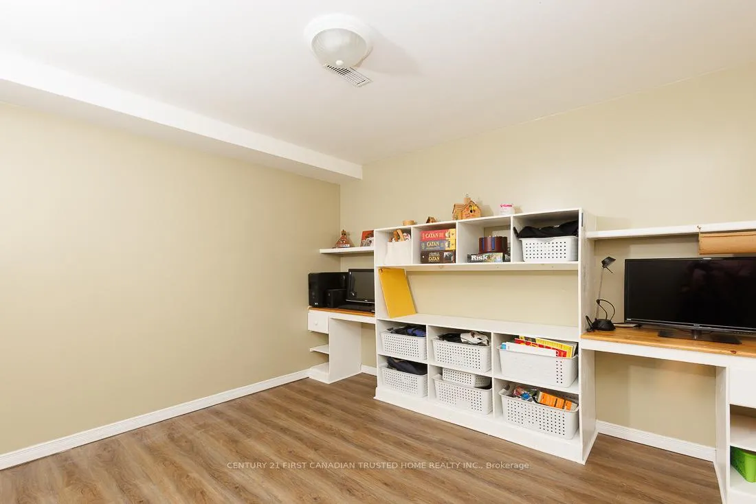 Photo 33 of 581 Harris Circle, Strathroy-Caradoc, NE — HOMEH
