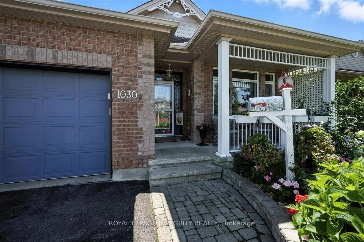 Photo 3 of 1030 Valin Street, Ottawa, Fallingbrook/Gardenway South — HOMEH