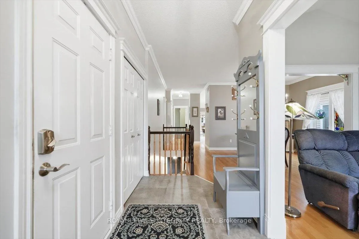 Photo 4 of 1030 Valin Street, Ottawa, Fallingbrook/Gardenway South — HOMEH