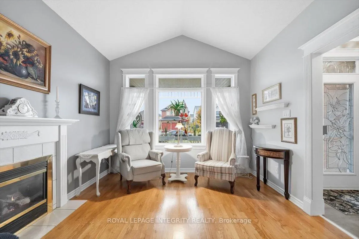 Photo 7 of 1030 Valin Street, Ottawa, Fallingbrook/Gardenway South — HOMEH