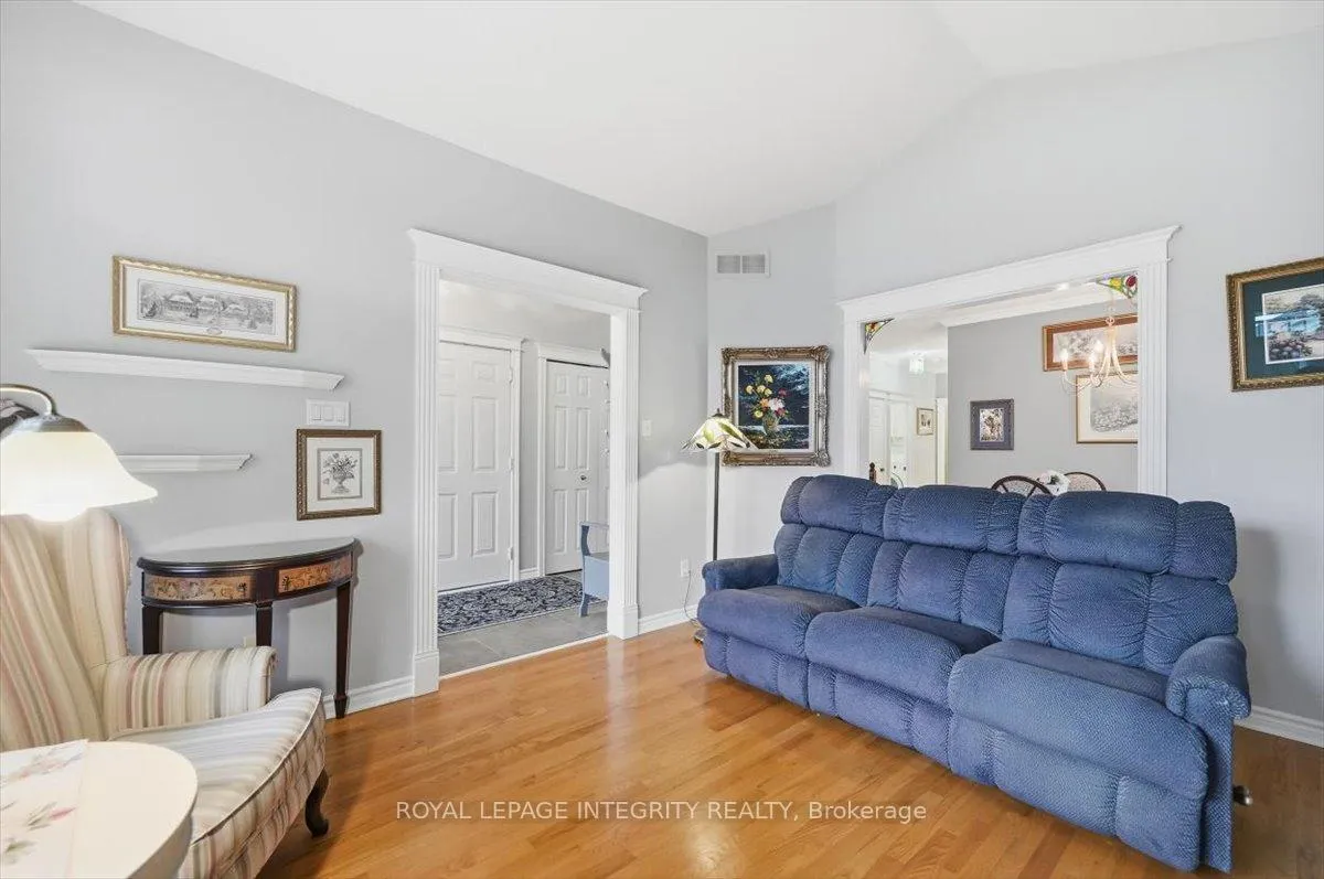 Photo 8 of 1030 Valin Street, Ottawa, Fallingbrook/Gardenway South — HOMEH