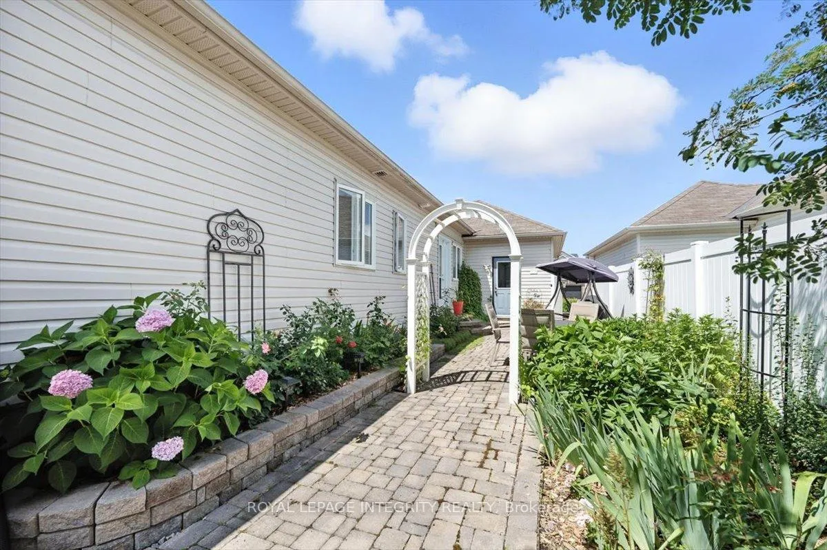 Photo 37 of 1030 Valin Street, Ottawa, Fallingbrook/Gardenway South — HOMEH