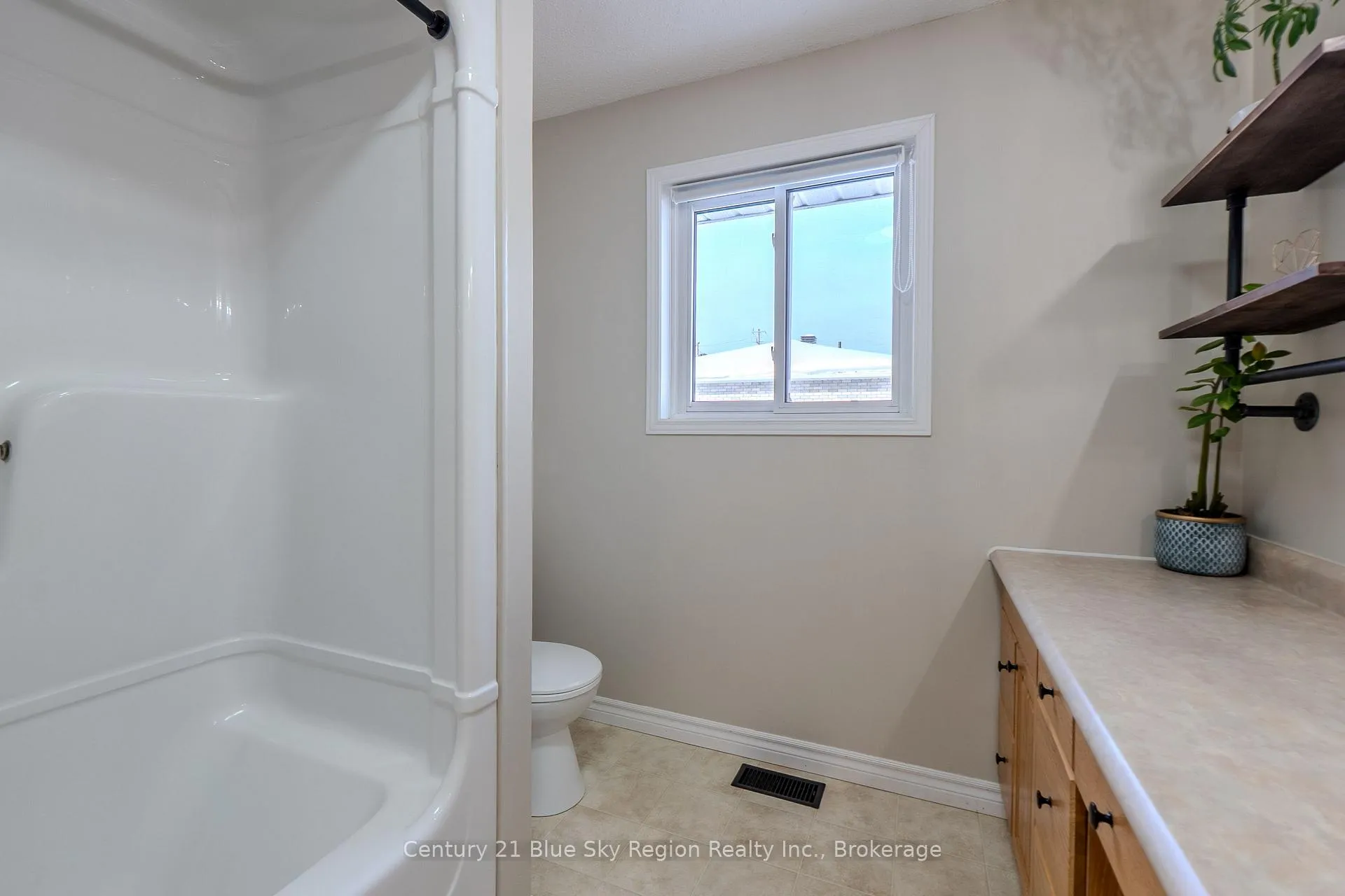 Photo 24 of 529 Pine Street, Mattawa — HOMEH