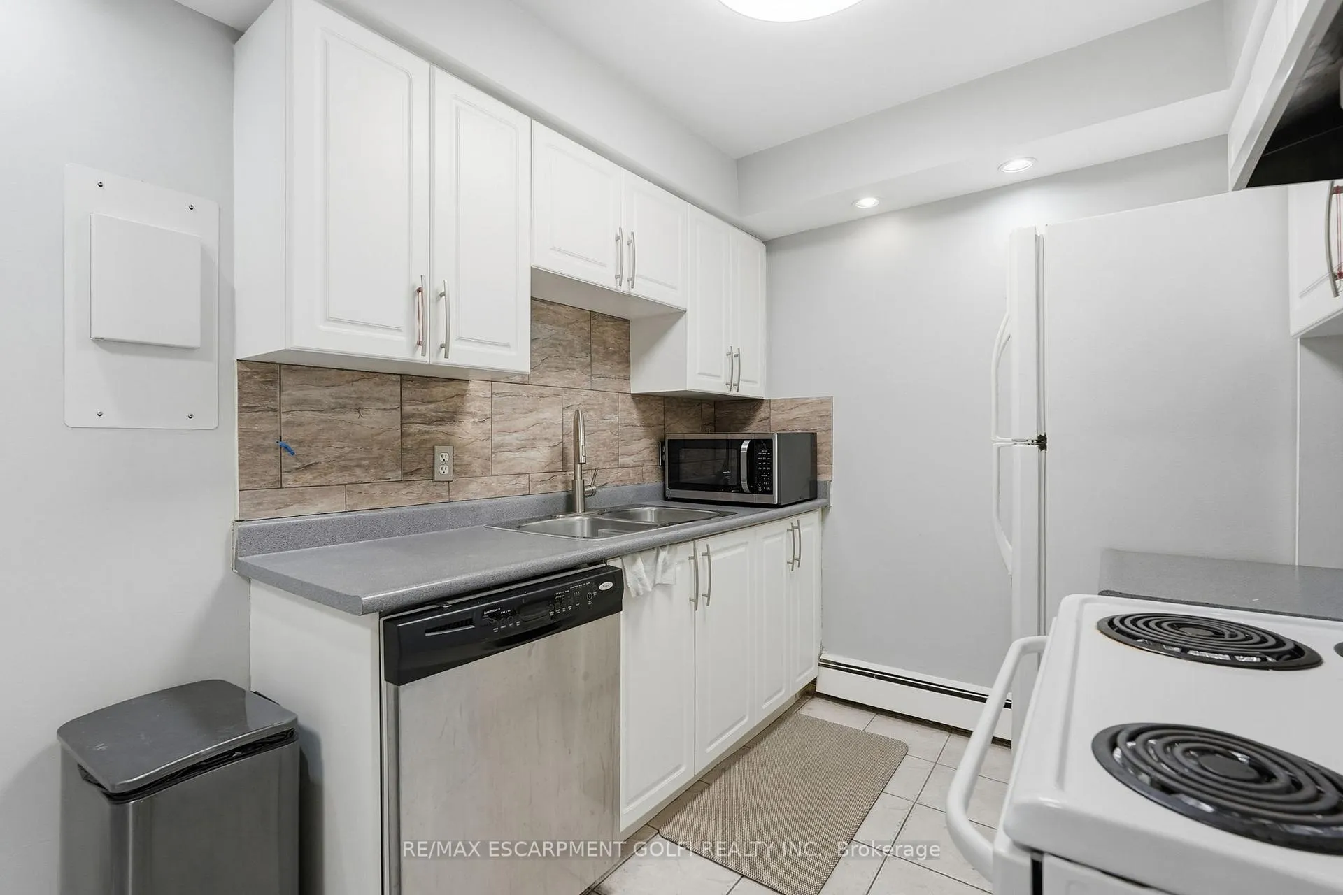 Photo 11 of Unit 505, 30 Summit Avenue, Hamilton, Eastmount — HOMEH