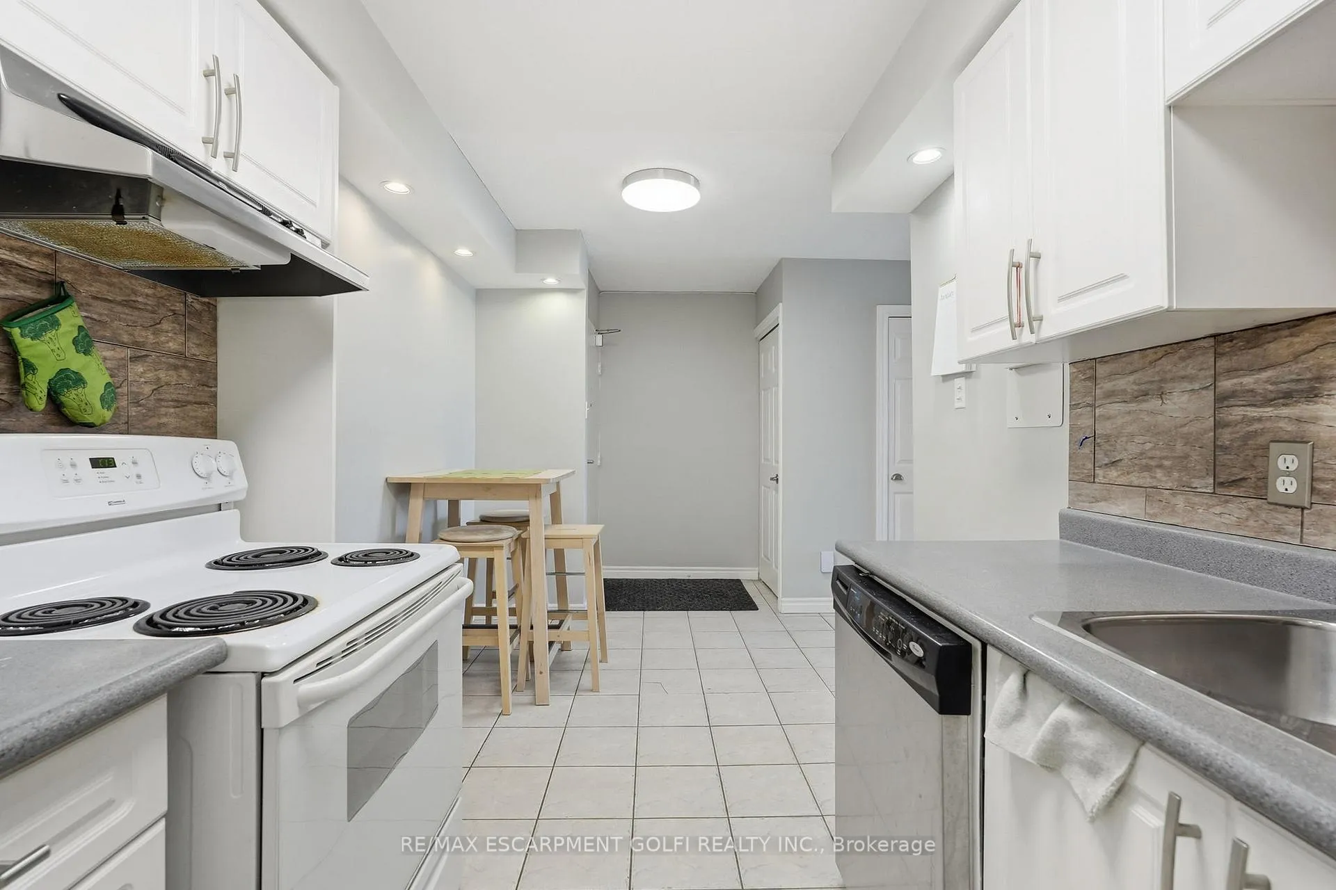 Photo 12 of Unit 505, 30 Summit Avenue, Hamilton, Eastmount — HOMEH