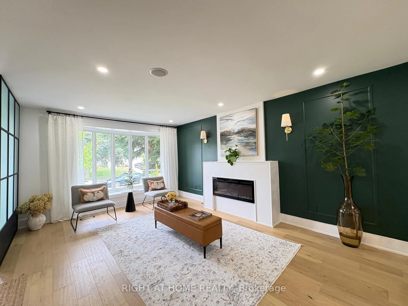 Photo 7 of 23 Drury Lane, Etobicoke, Humber Heights — HOMEH