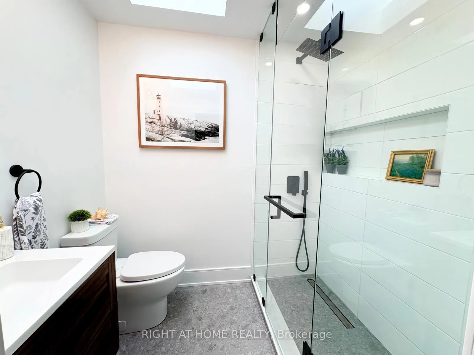 Photo 11 of 23 Drury Lane, Etobicoke, Humber Heights — HOMEH