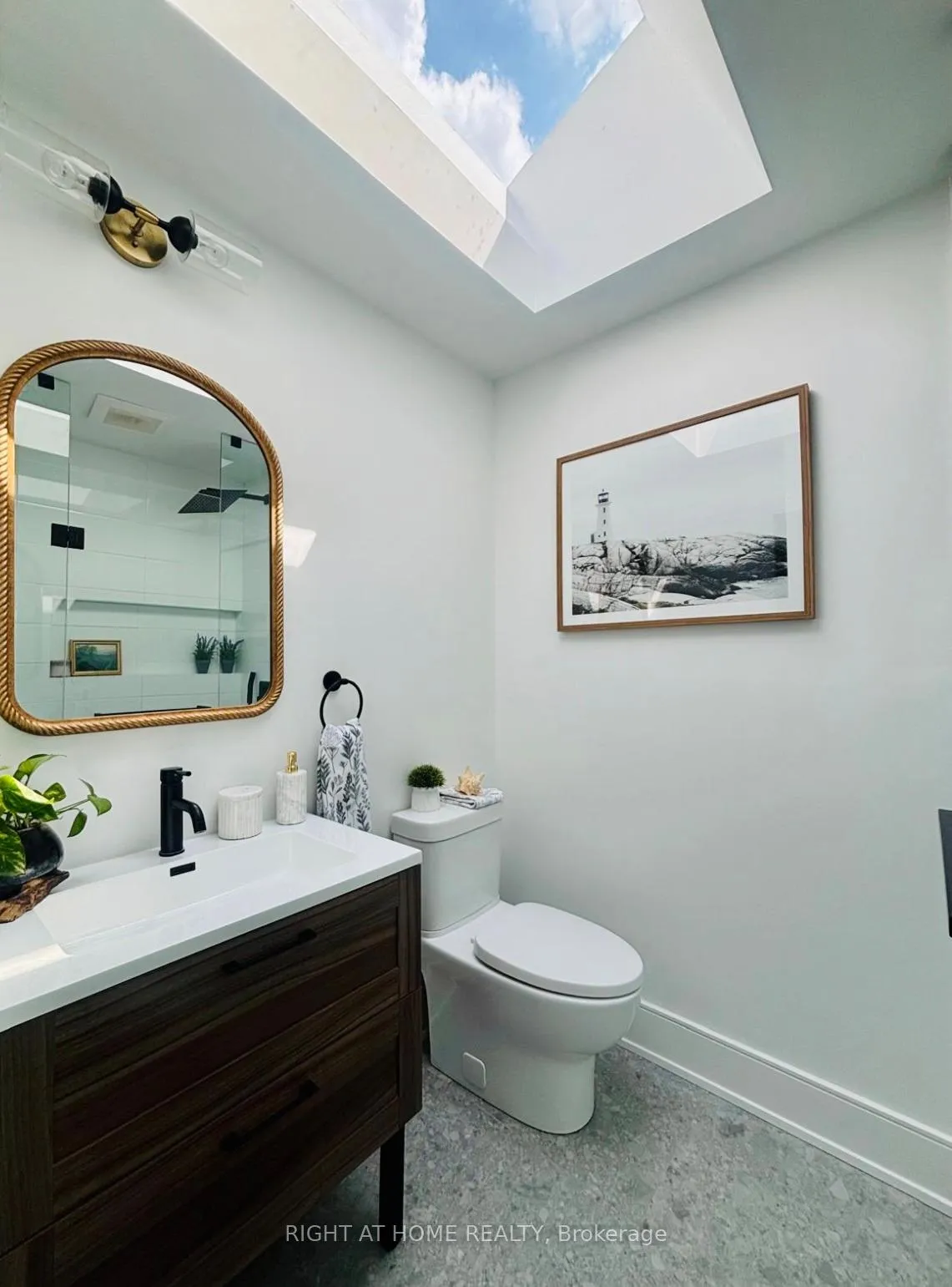 Photo 12 of 23 Drury Lane, Etobicoke, Humber Heights — HOMEH