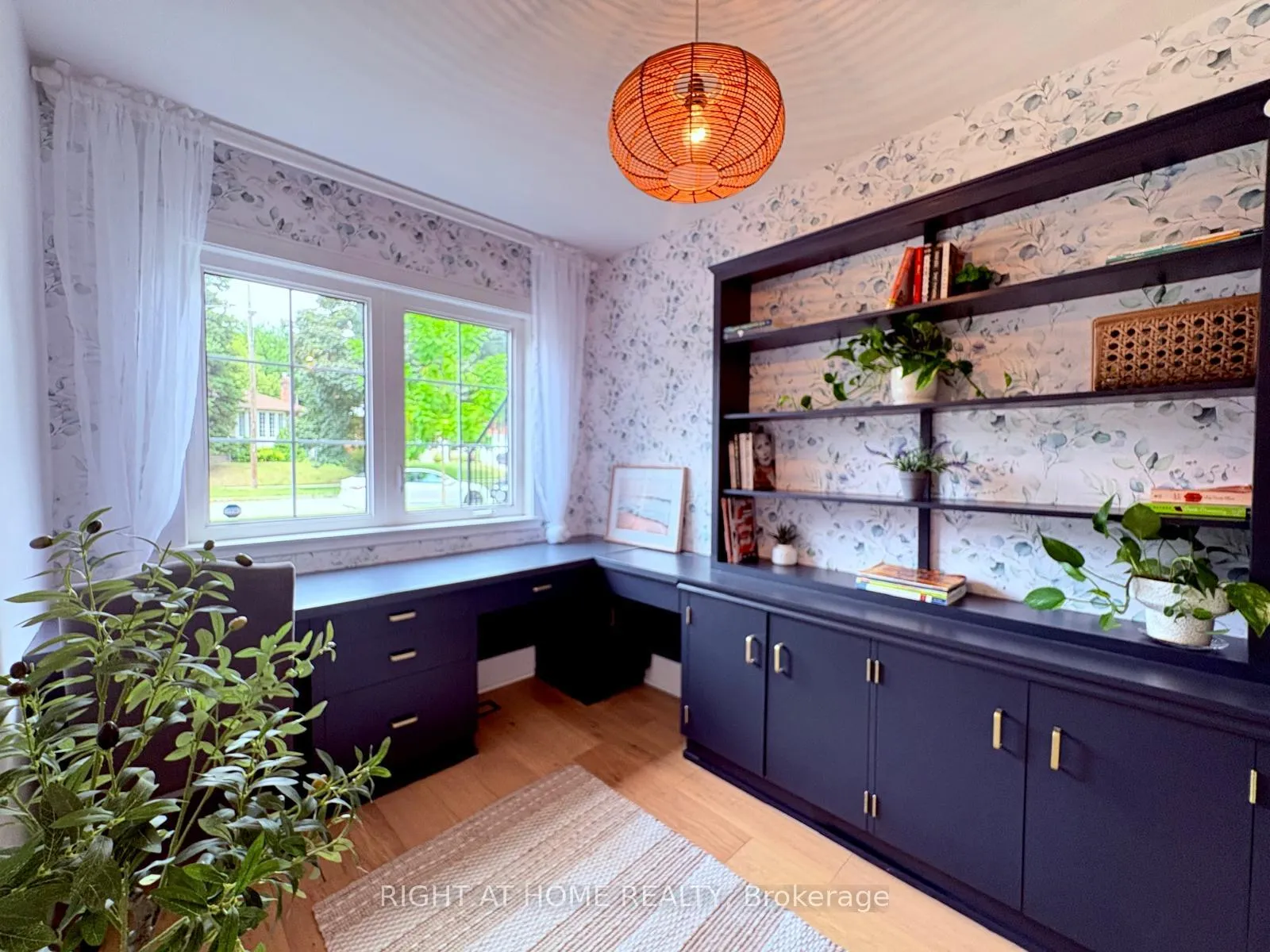 Photo 13 of 23 Drury Lane, Etobicoke, Humber Heights — HOMEH