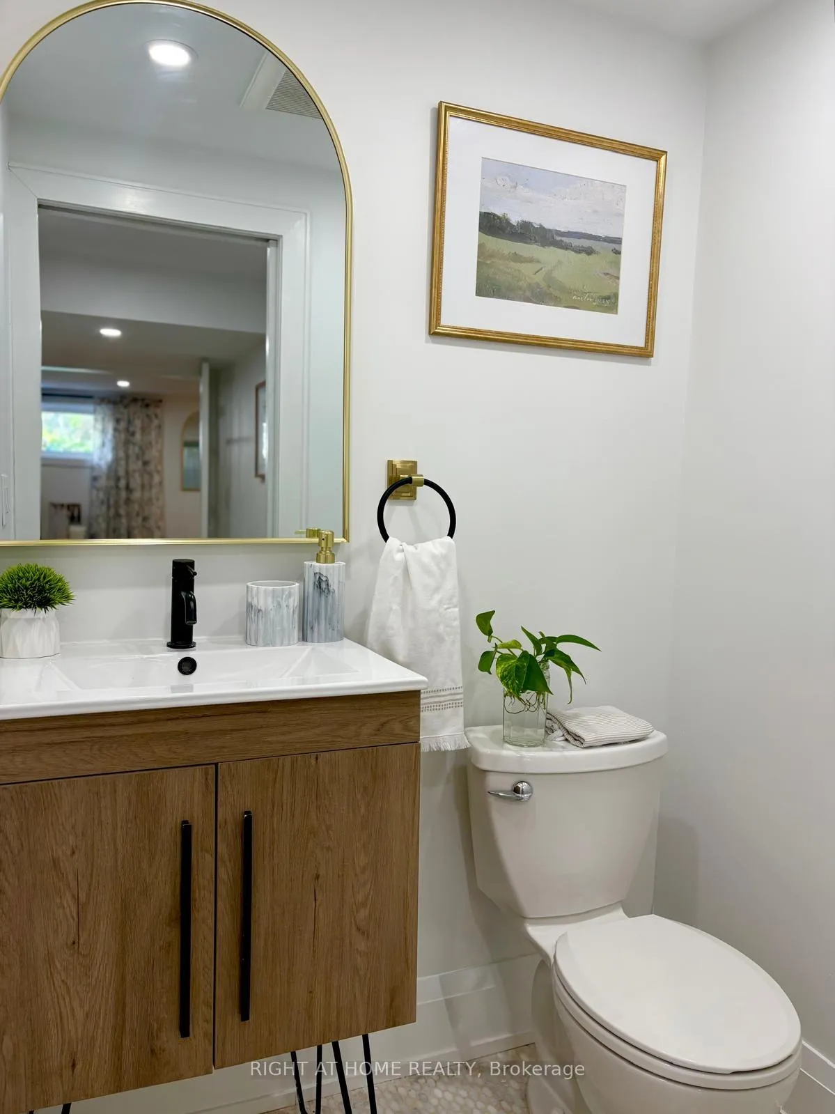 Photo 16 of 23 Drury Lane, Etobicoke, Humber Heights — HOMEH