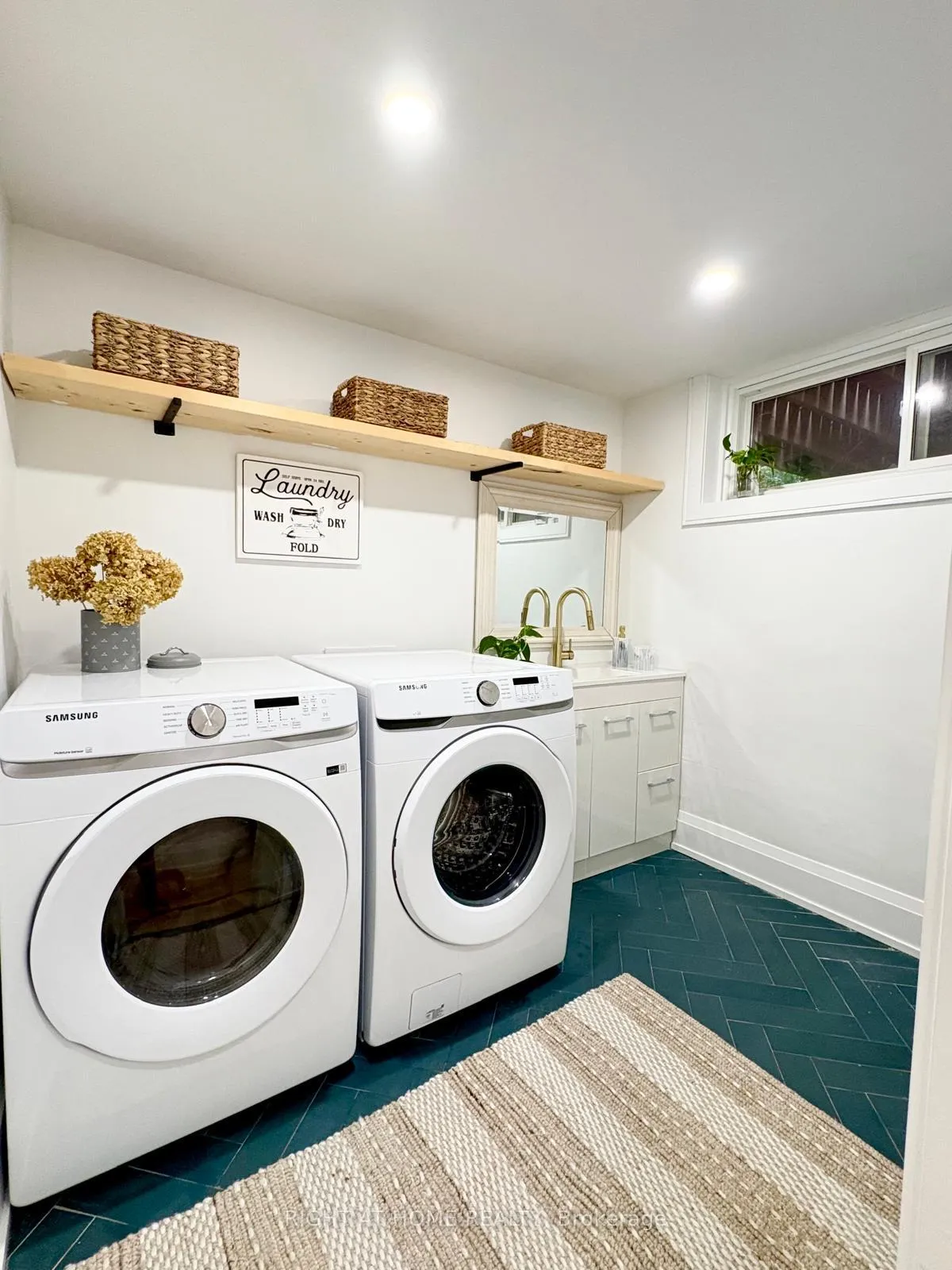 Photo 17 of 23 Drury Lane, Etobicoke, Humber Heights — HOMEH