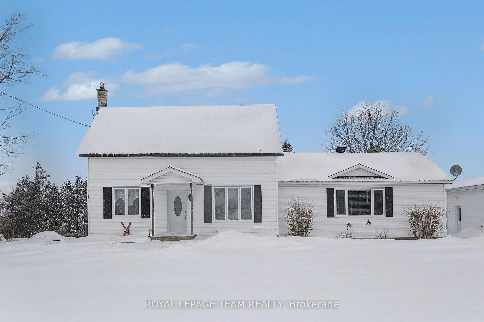 Photo 1 of 15197 Concession 1-2 Road, North Stormont, North Stormont (Finch) Twp — HOMEH