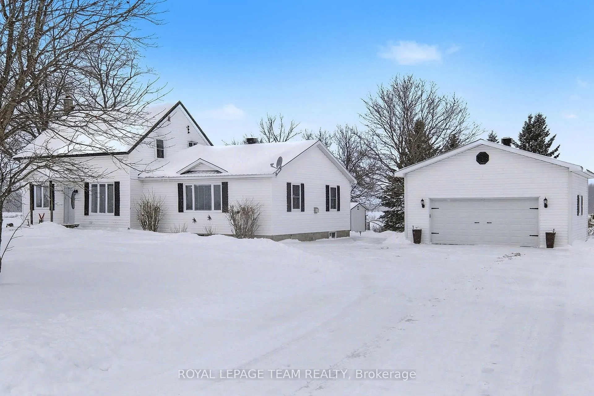 Photo 2 of 15197 Concession 1-2 Road, North Stormont, North Stormont (Finch) Twp — HOMEH