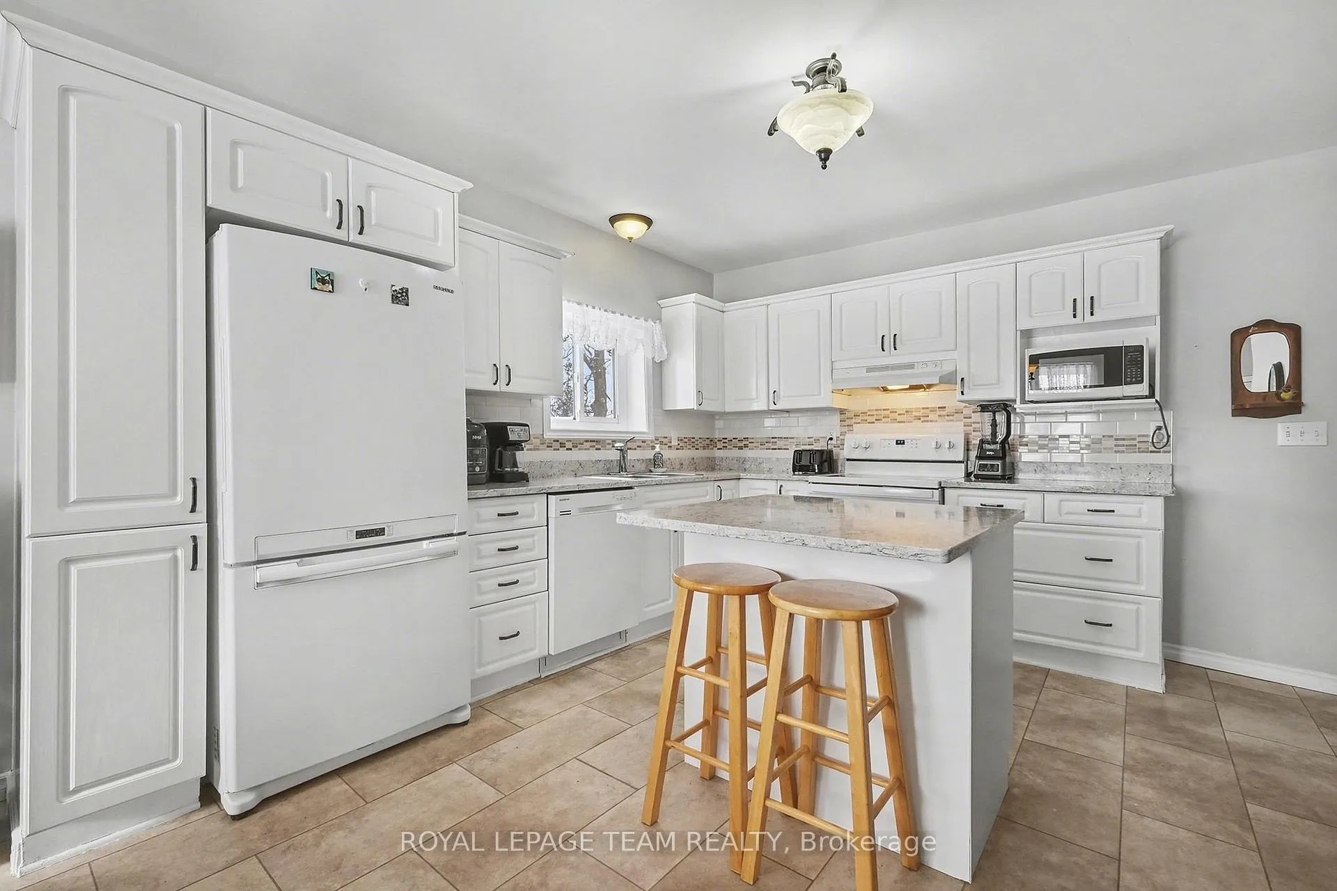 Photo 5 of 15197 Concession 1-2 Road, North Stormont, North Stormont (Finch) Twp — HOMEH