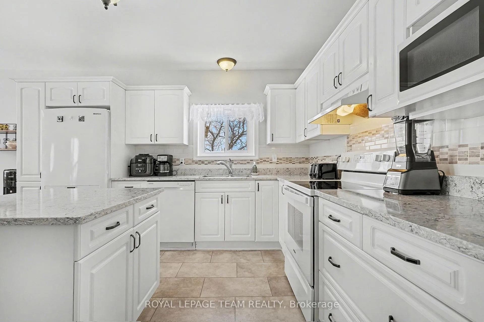 Photo 6 of 15197 Concession 1-2 Road, North Stormont, North Stormont (Finch) Twp — HOMEH