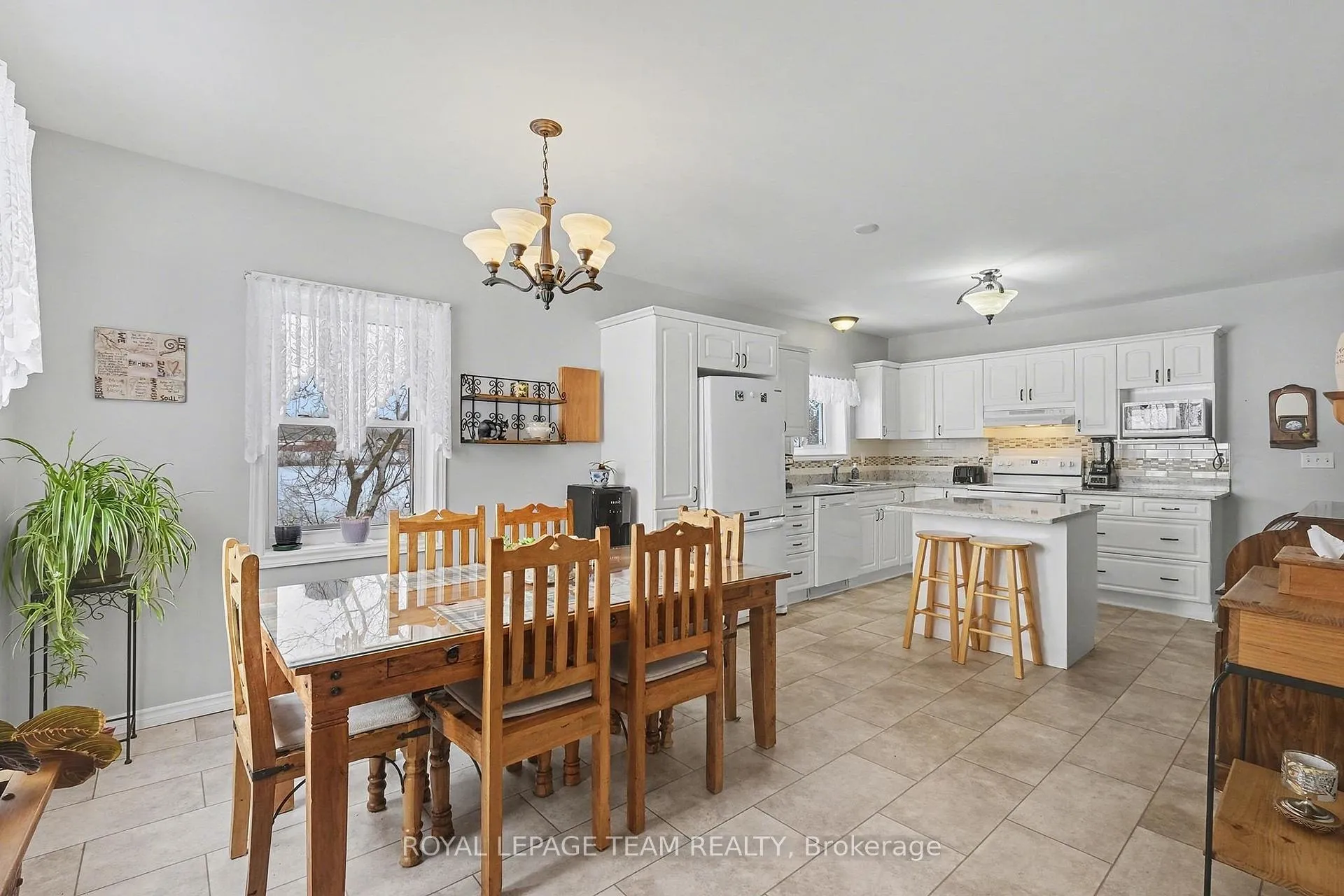 Photo 8 of 15197 Concession 1-2 Road, North Stormont, North Stormont (Finch) Twp — HOMEH