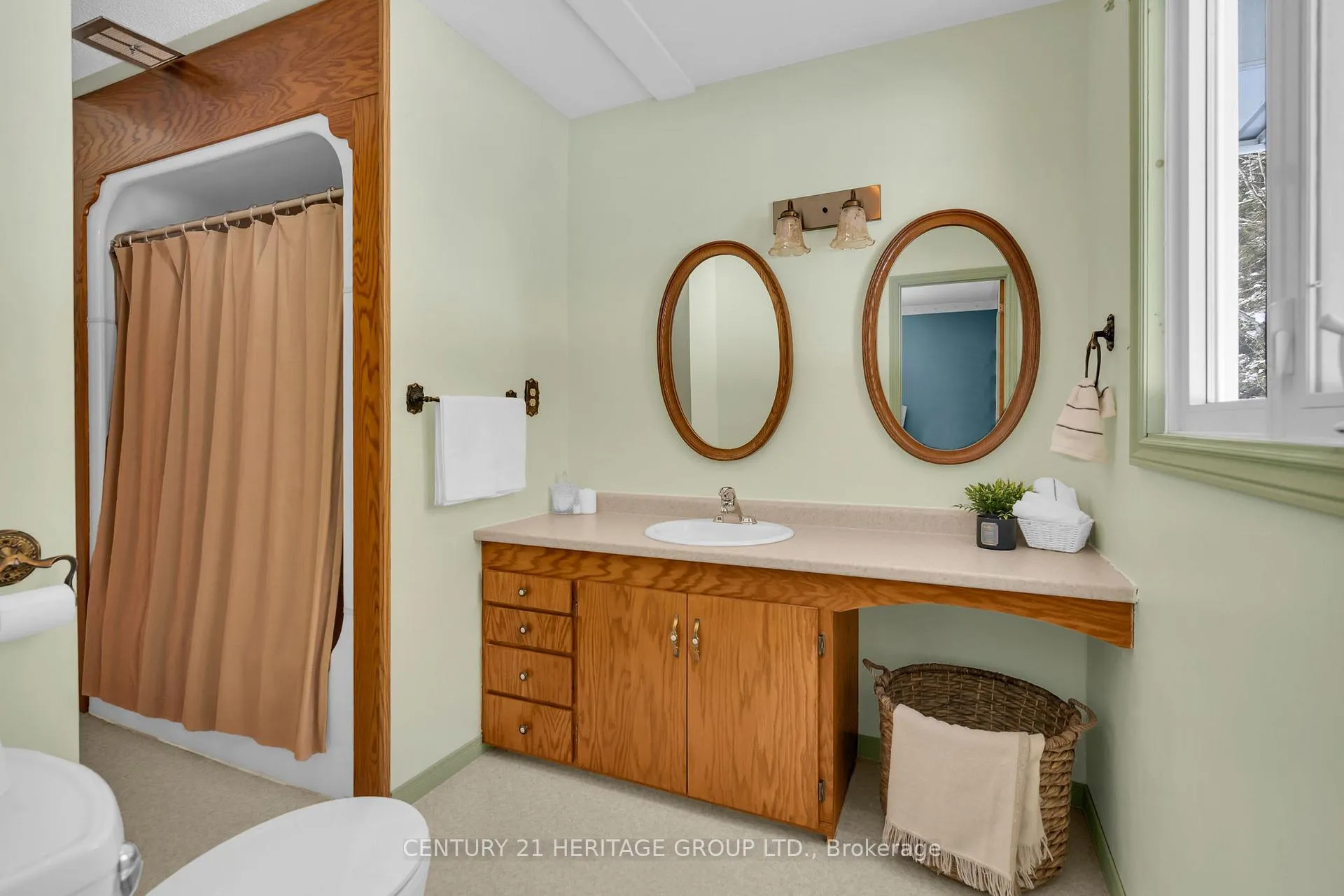 Photo 38 of 1715 Highway 118 E, Bracebridge, Draper — HOMEH