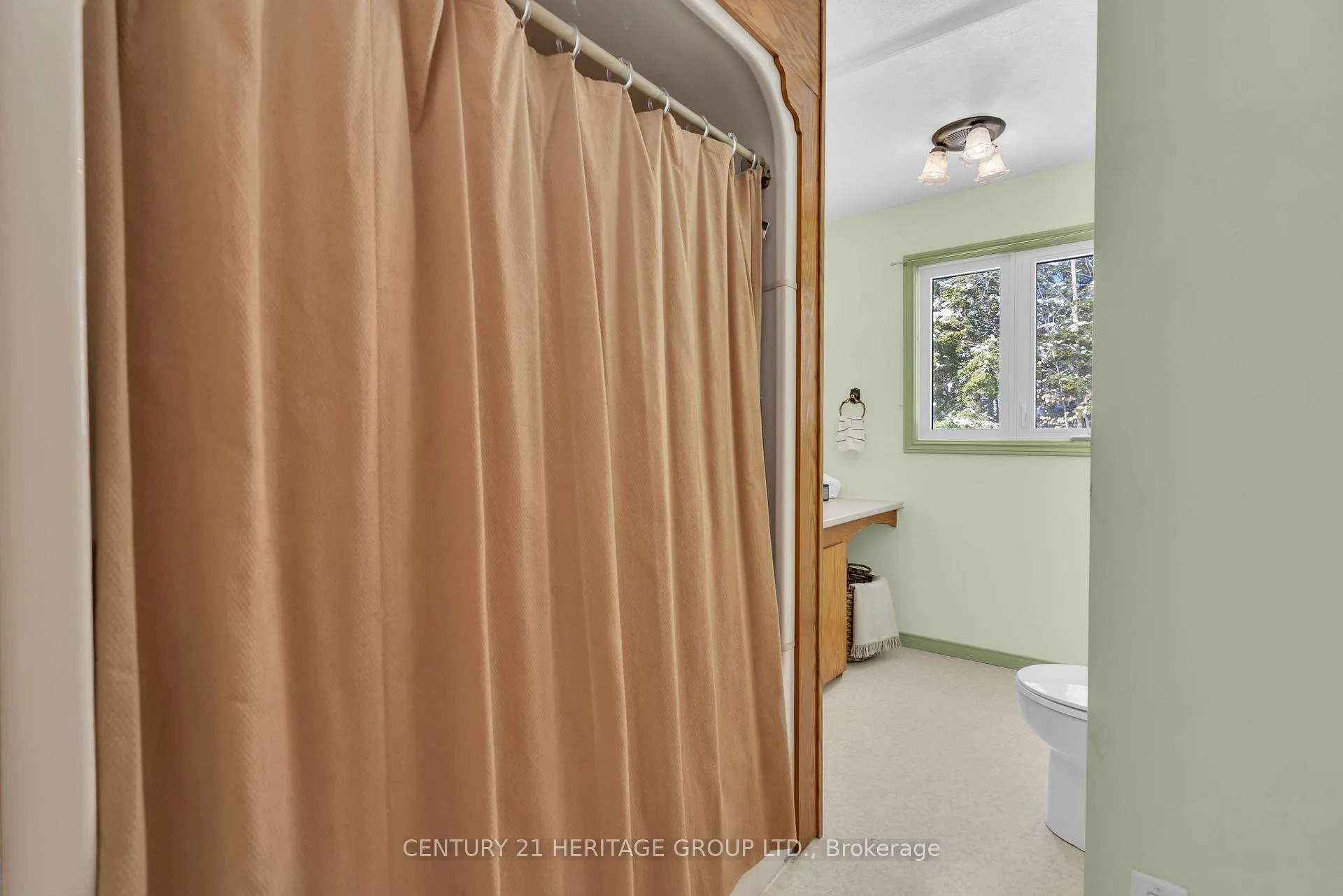Photo 39 of 1715 Highway 118 E, Bracebridge, Draper — HOMEH