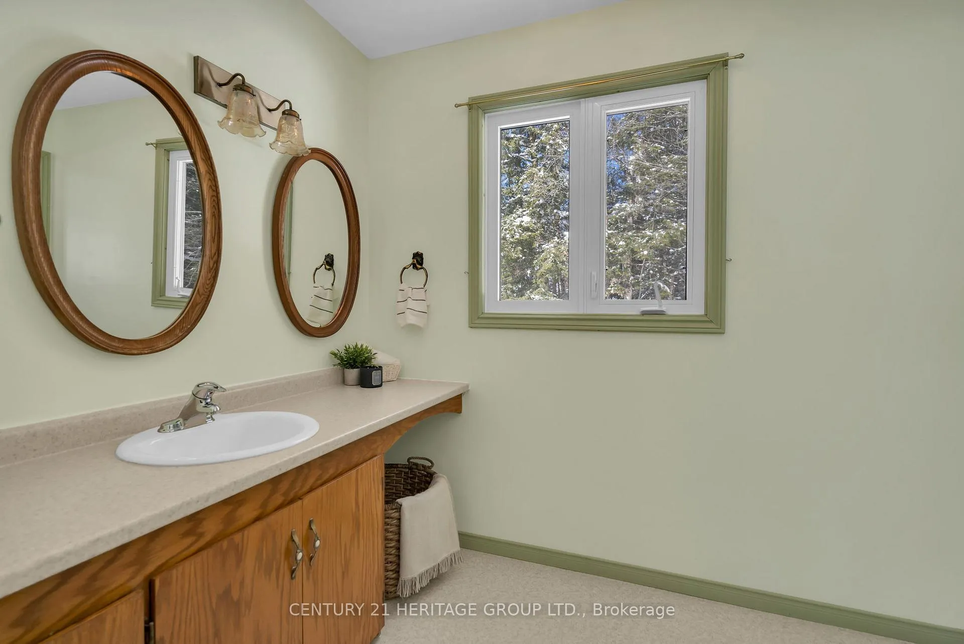 Photo 40 of 1715 Highway 118 E, Bracebridge, Draper — HOMEH