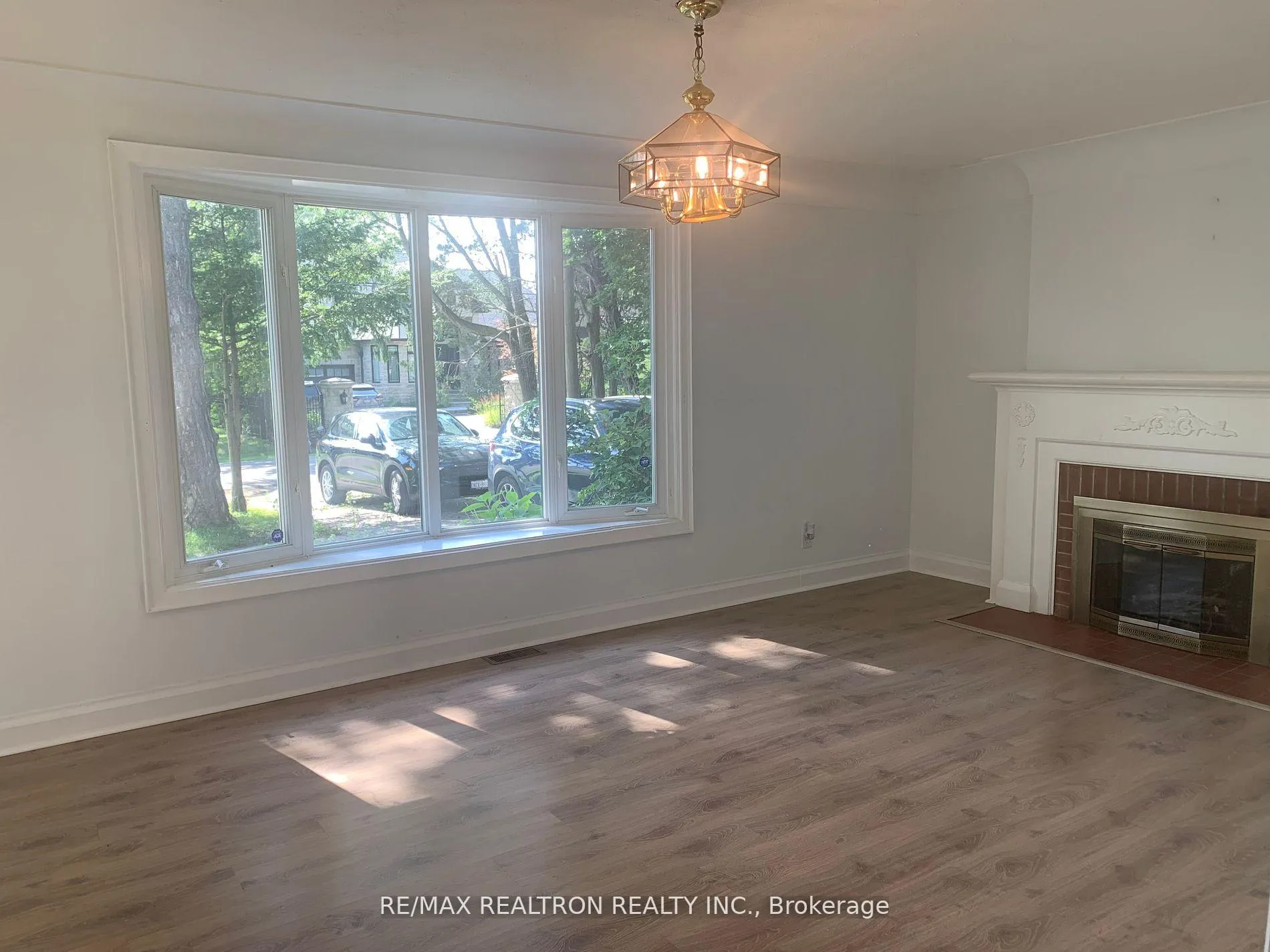 Photo 3 of 167 Lloyminn Avenue E, Hamilton, Ancaster — HOMEH