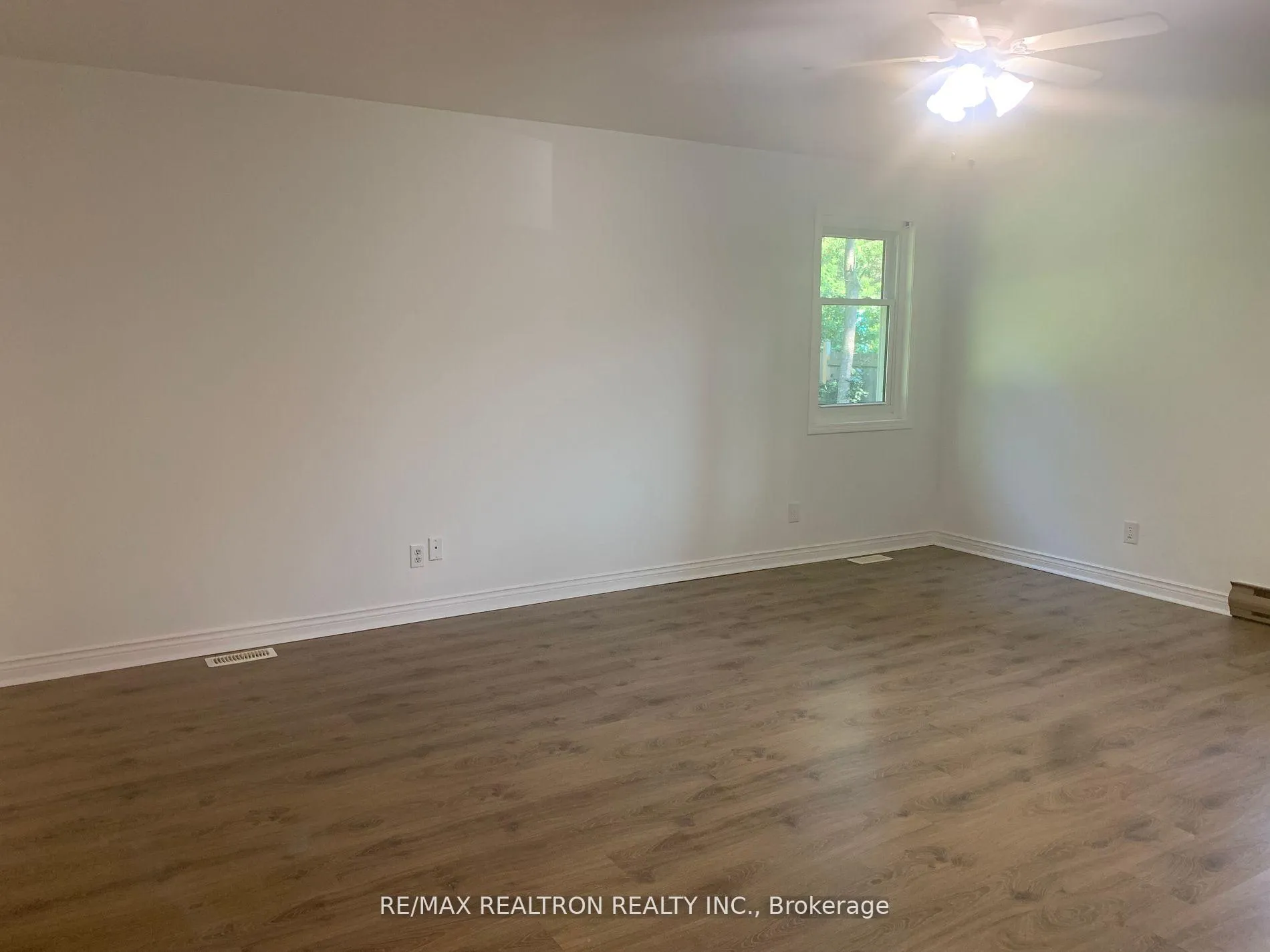 Photo 10 of 167 Lloyminn Avenue E, Hamilton, Ancaster — HOMEH