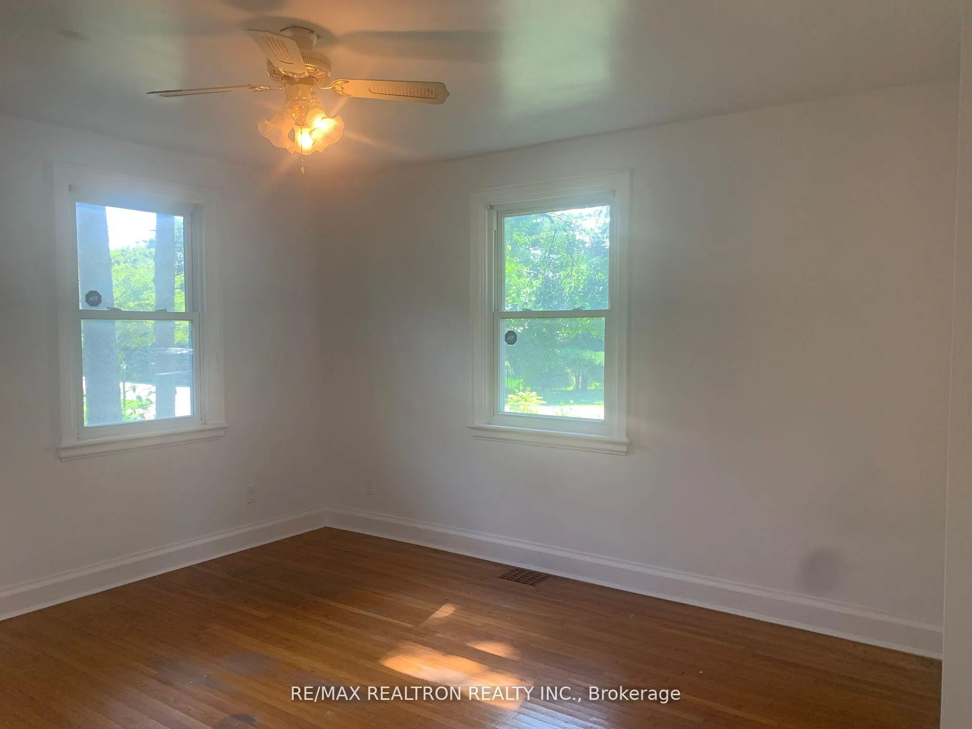 Photo 11 of 167 Lloyminn Avenue E, Hamilton, Ancaster — HOMEH