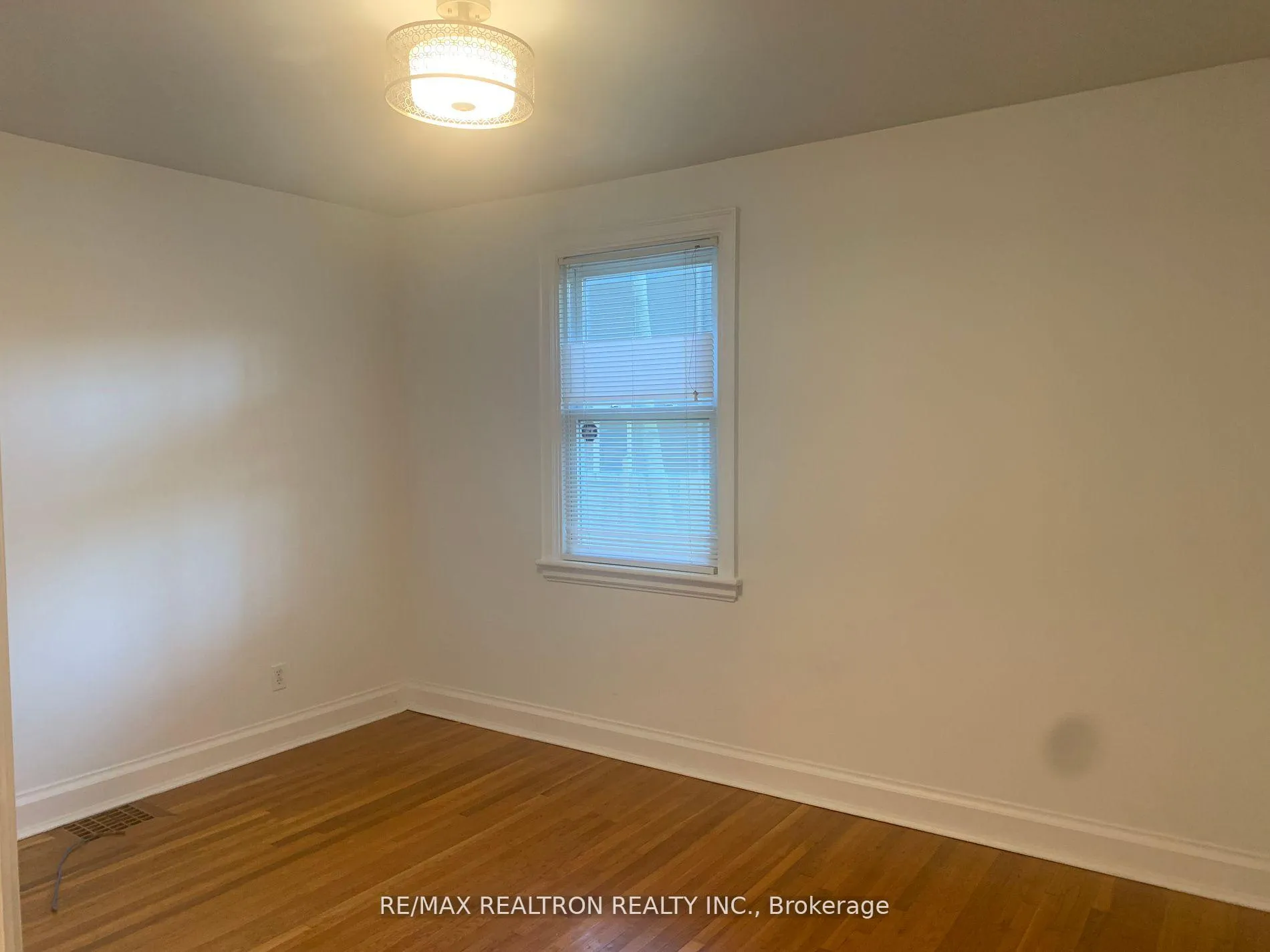 Photo 12 of 167 Lloyminn Avenue E, Hamilton, Ancaster — HOMEH