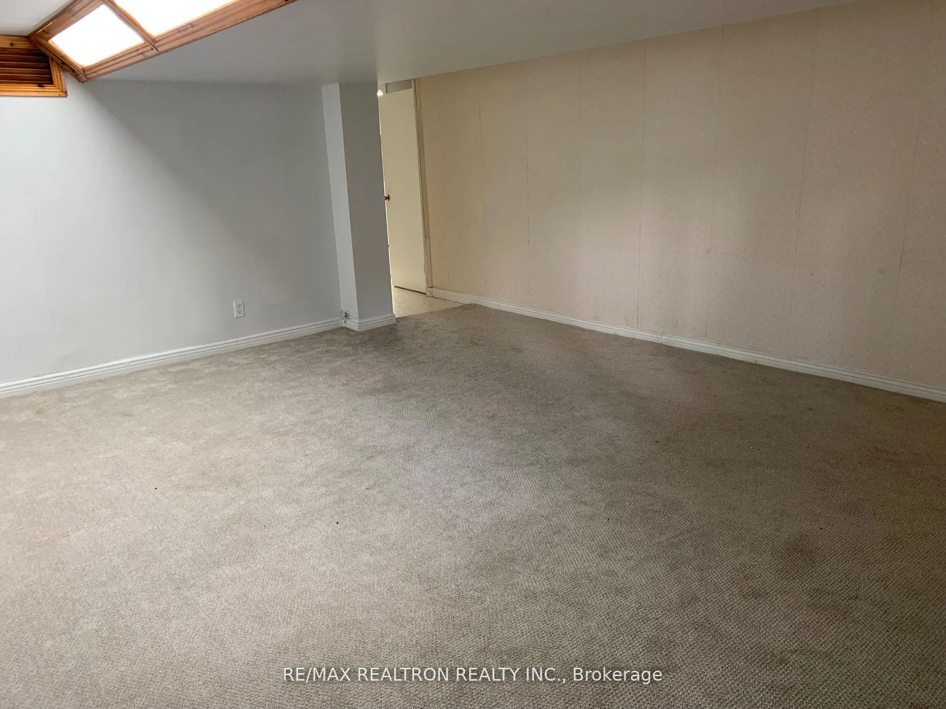 Photo 15 of 167 Lloyminn Avenue E, Hamilton, Ancaster — HOMEH