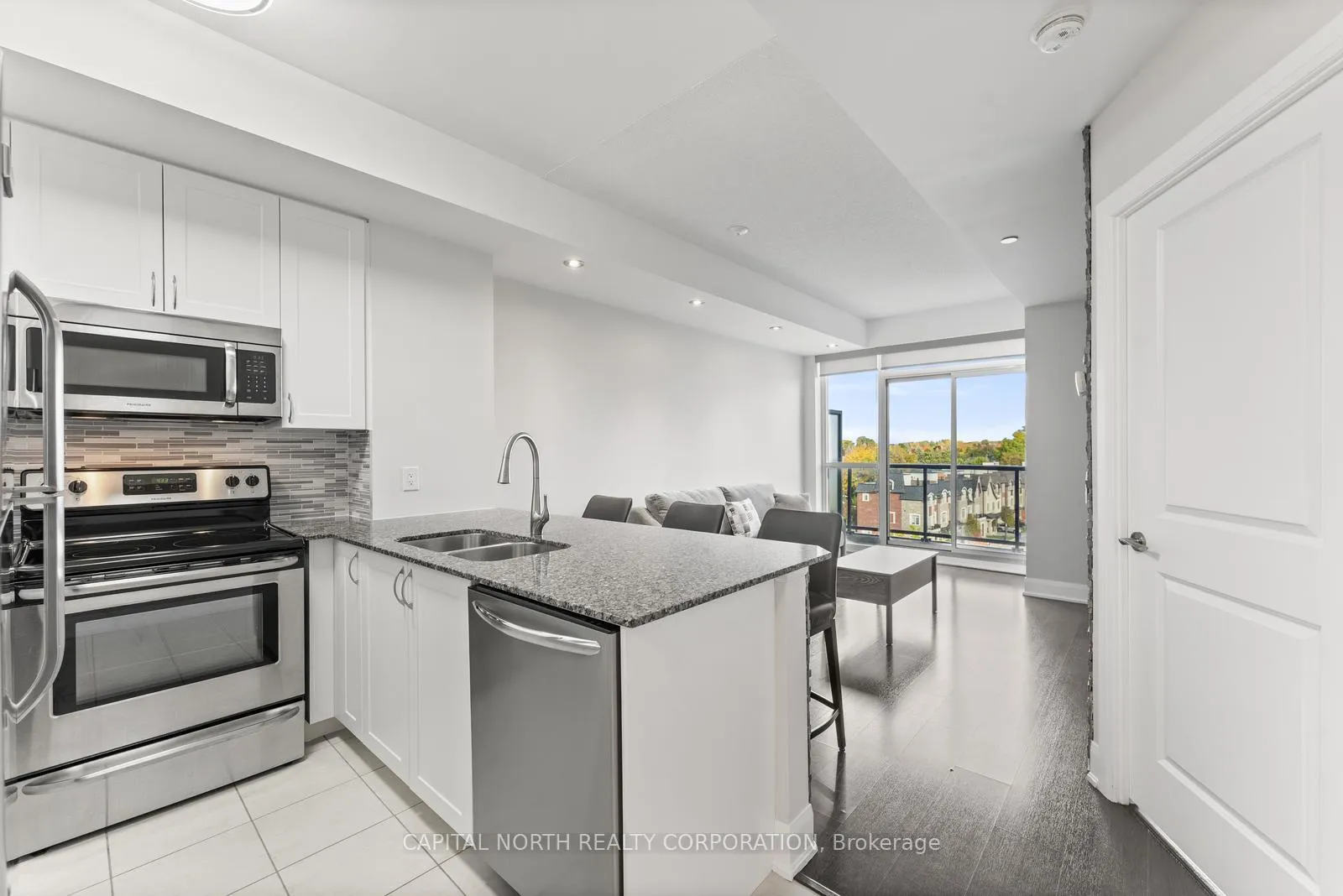 Photo 9 of Unit 606, 4700 Highway 7, Vaughan, East Woodbridge — HOMEH