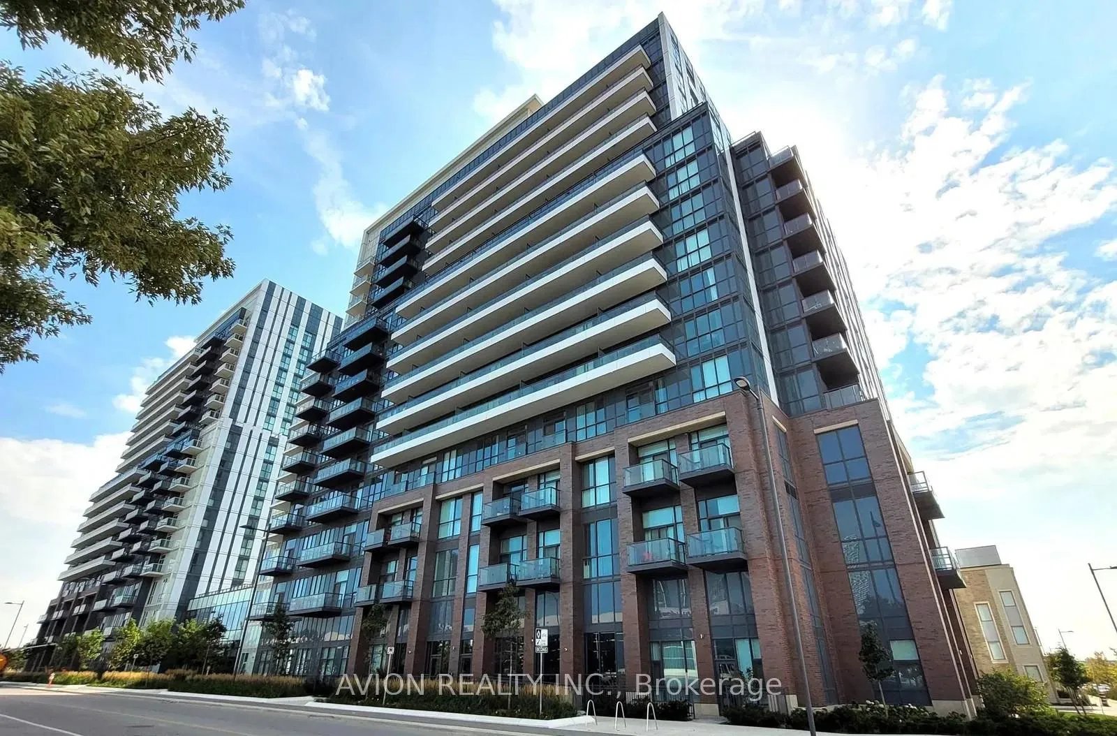 Front of Unit 1816, 38 Honeycrisp Crescent