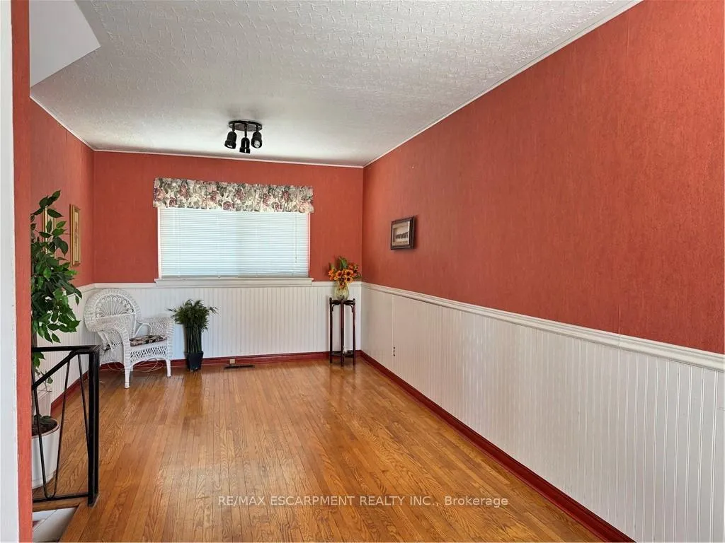 Photo 4 of 176 Laurier Avenue, Hamilton, Buchanan — HOMEH