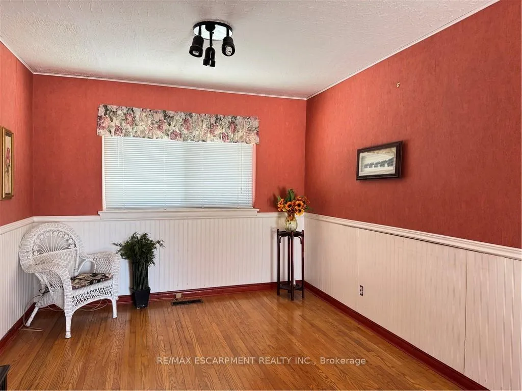 Photo 5 of 176 Laurier Avenue, Hamilton, Buchanan — HOMEH