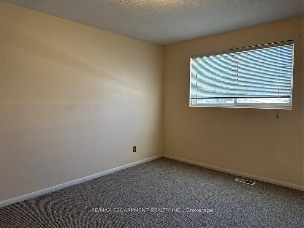 Photo 15 of 176 Laurier Avenue, Hamilton, Buchanan — HOMEH