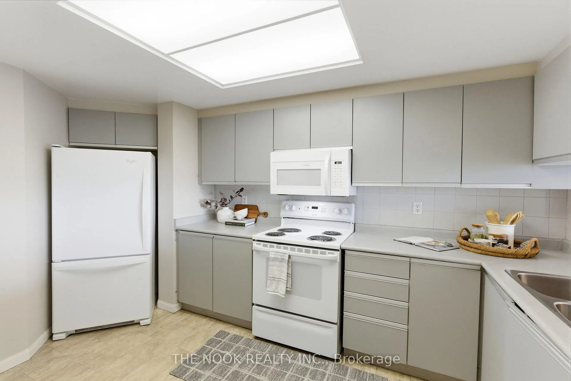 Photo 4 of Unit 608, 712 Rossland Road E, Whitby, Pringle Creek — HOMEH
