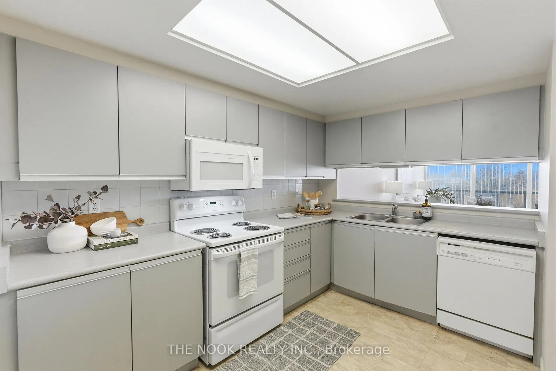 Photo 5 of Unit 608, 712 Rossland Road E, Whitby, Pringle Creek — HOMEH
