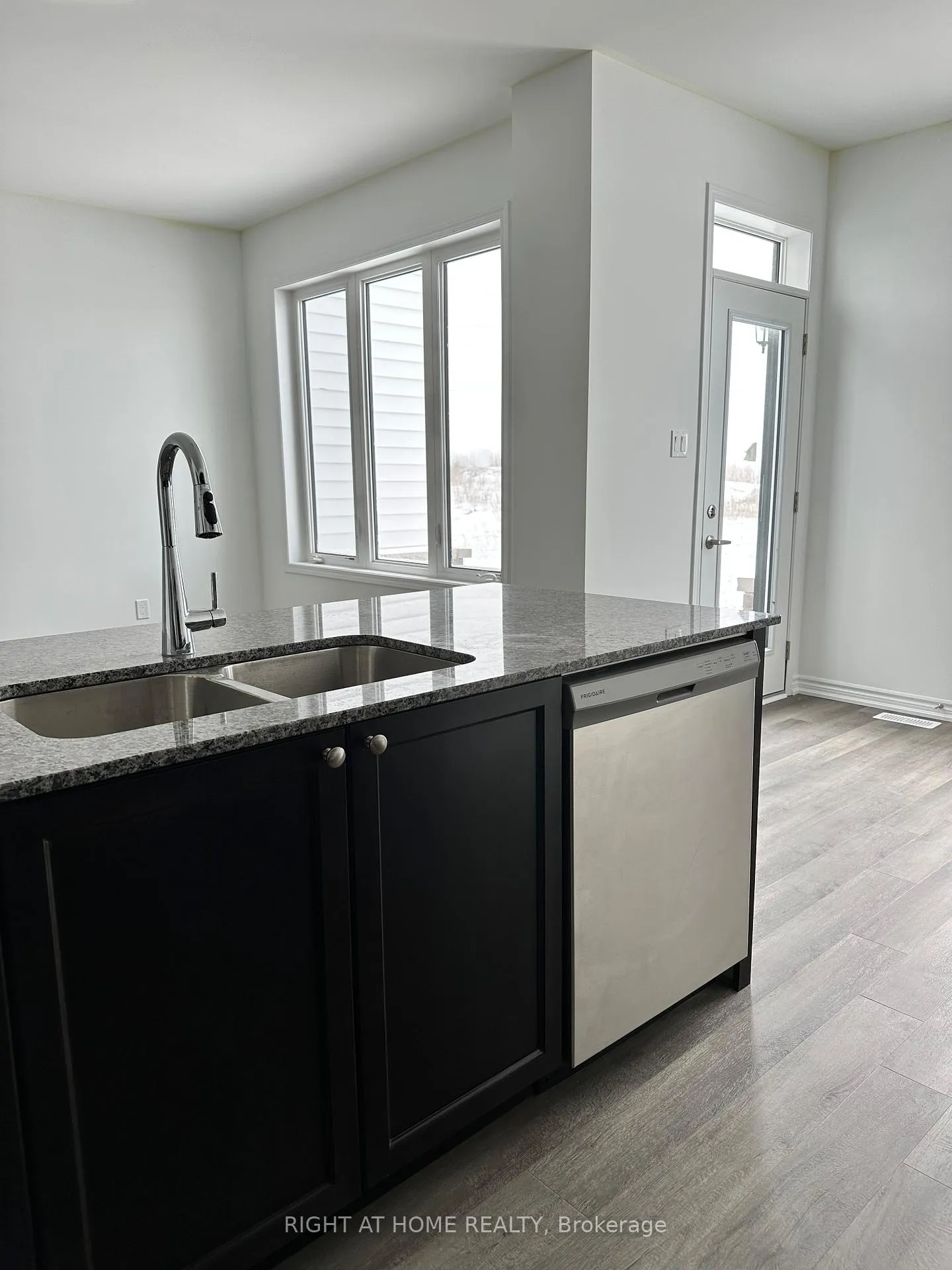 Photo 6 of 56 Forestwalk Street, Kitchener — HOMEH