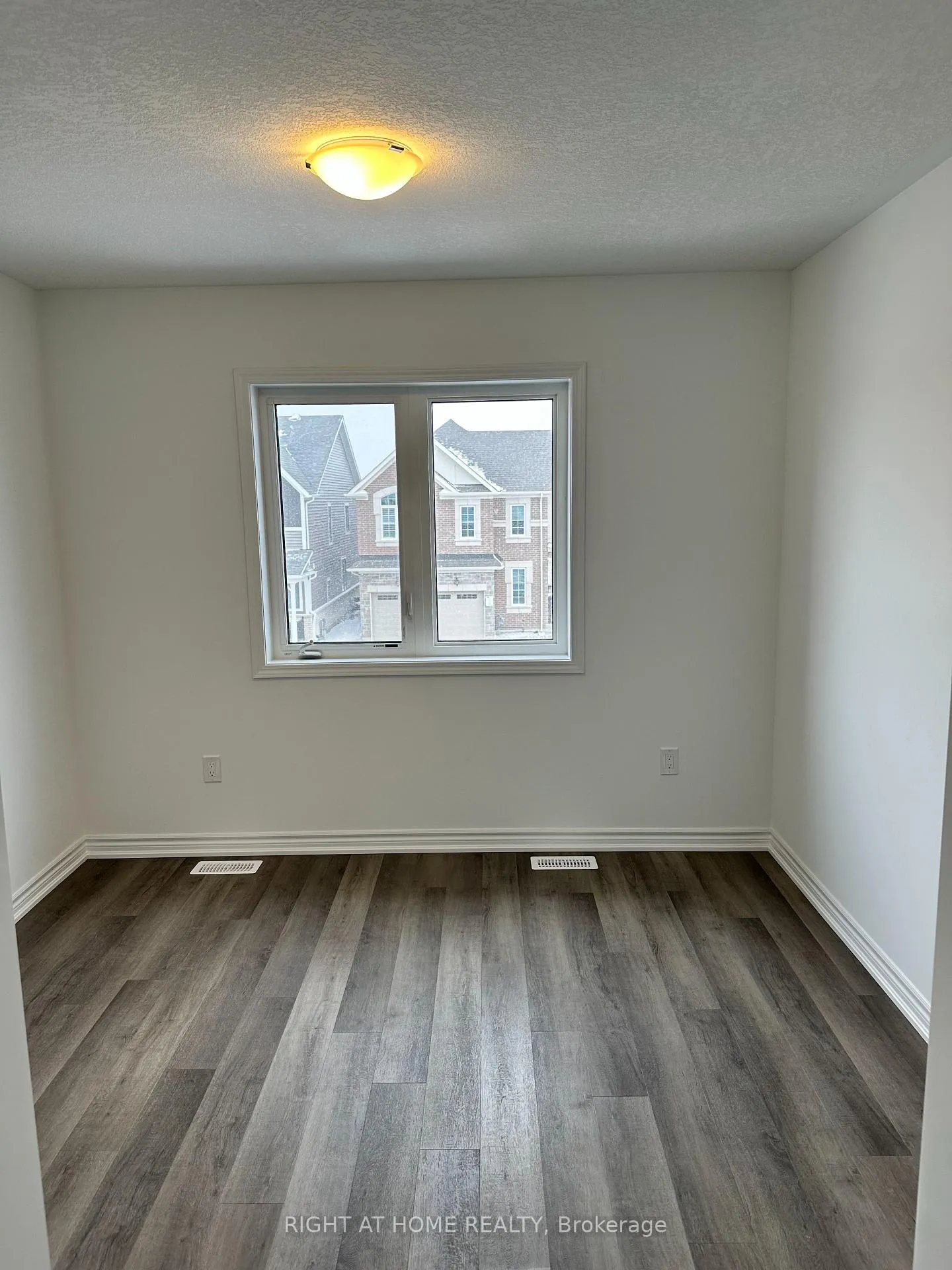 Photo 13 of 56 Forestwalk Street, Kitchener — HOMEH