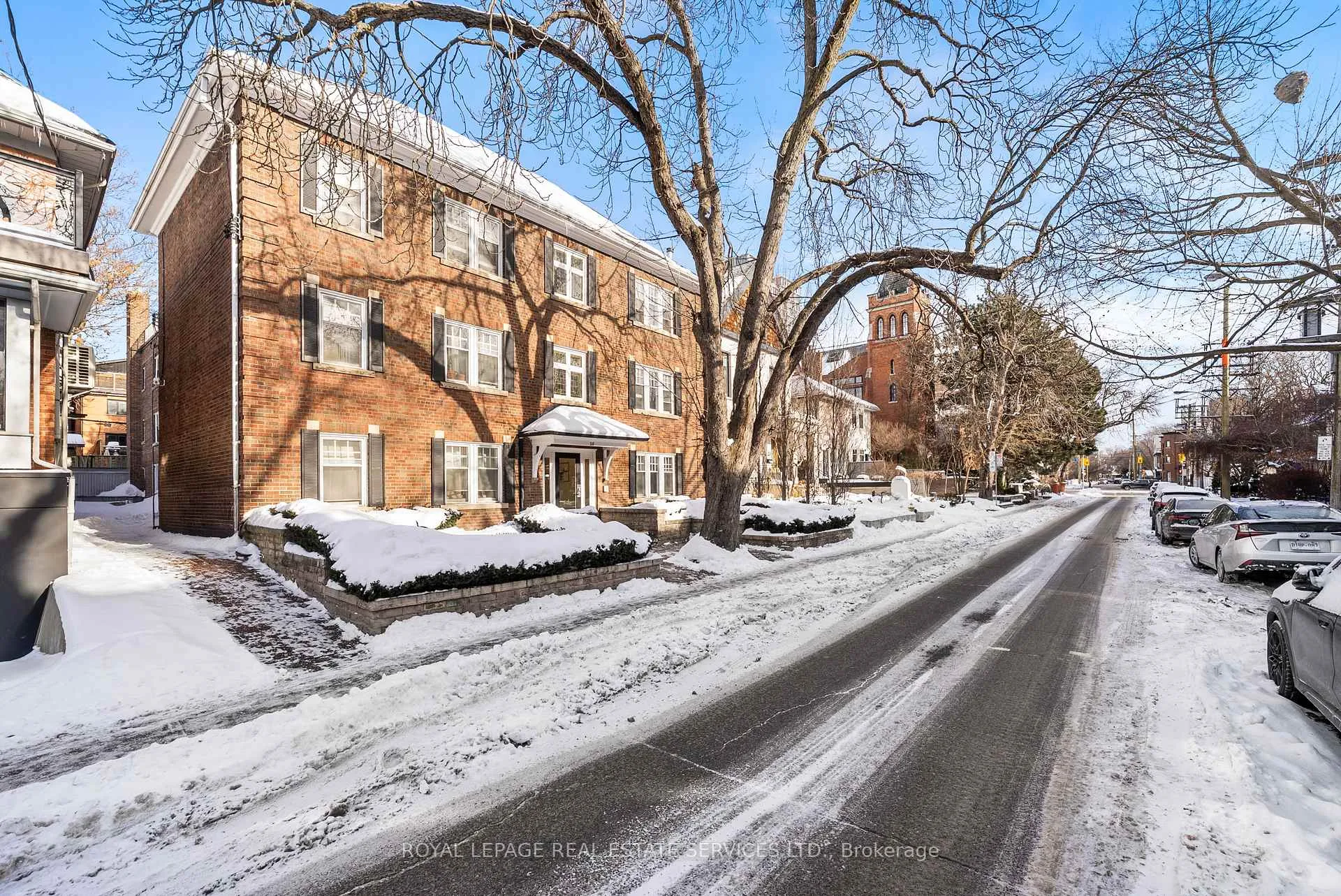Photo 11 of 28 Macpherson Avenue, Toronto, The Annex — HOMEH