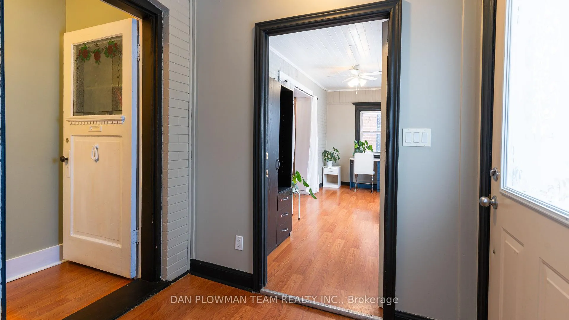 Photo 2 of 62 Park Road S, Oshawa, Vanier — HOMEH