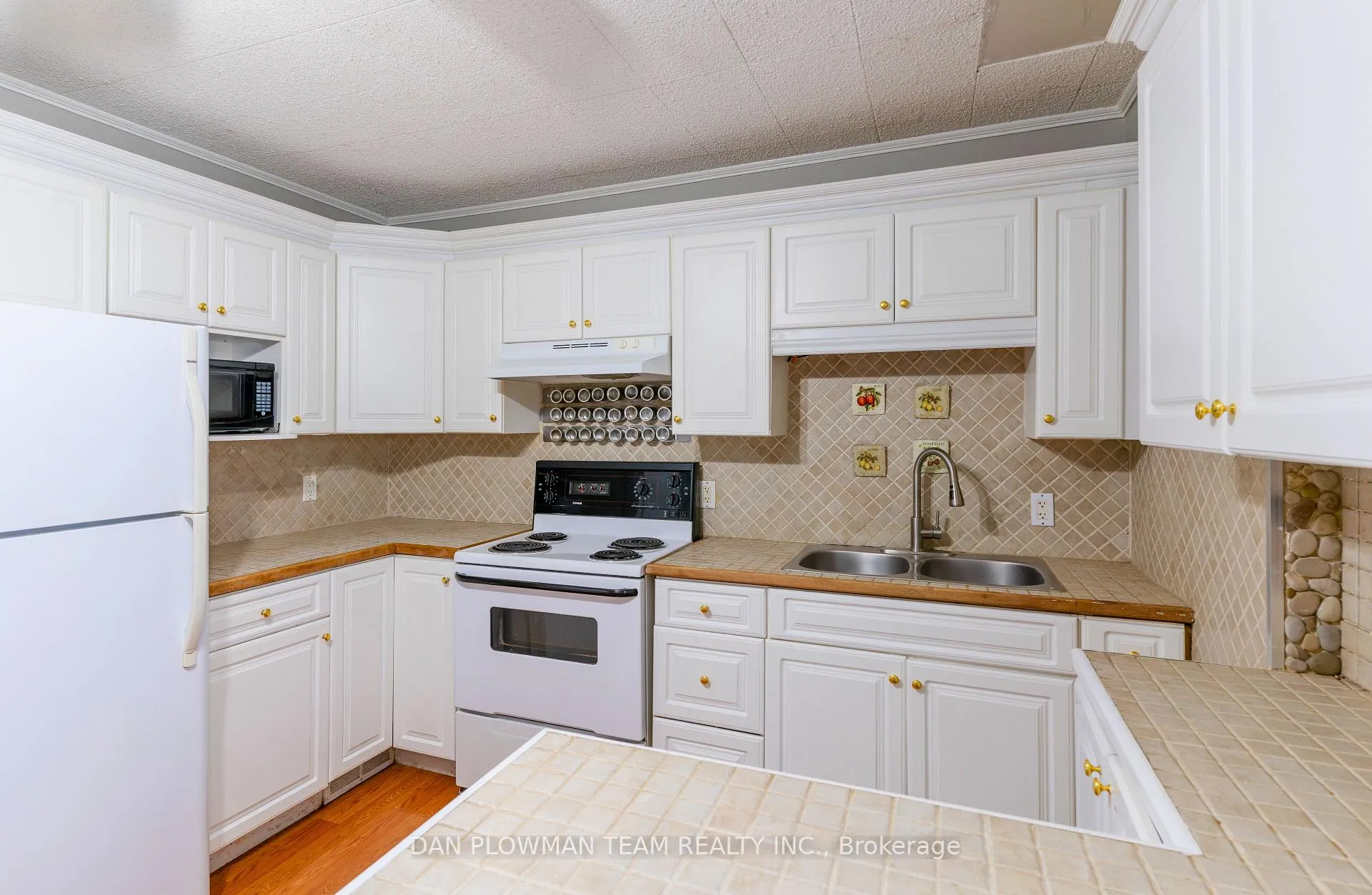 Photo 21 of 62 Park Road S, Oshawa, Vanier — HOMEH