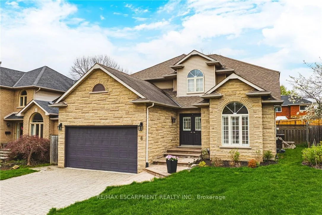 Photo 2 of 6 Windmill Place, Hamilton, Dundas — HOMEH