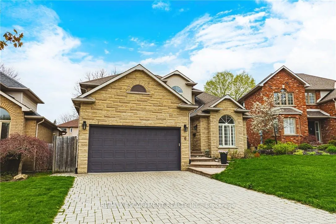 Photo 3 of 6 Windmill Place, Hamilton, Dundas — HOMEH